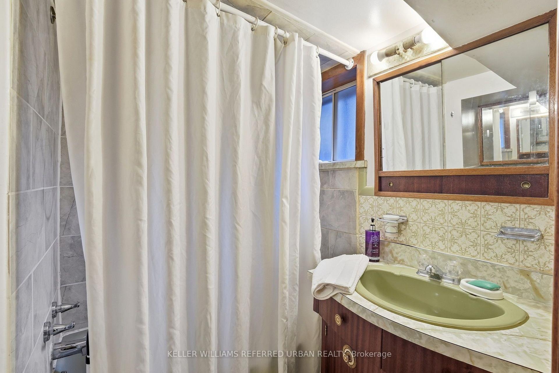 Photo 19 of 266 Roxton Road, Toronto, Palmerston-Little Italy — HOMEH