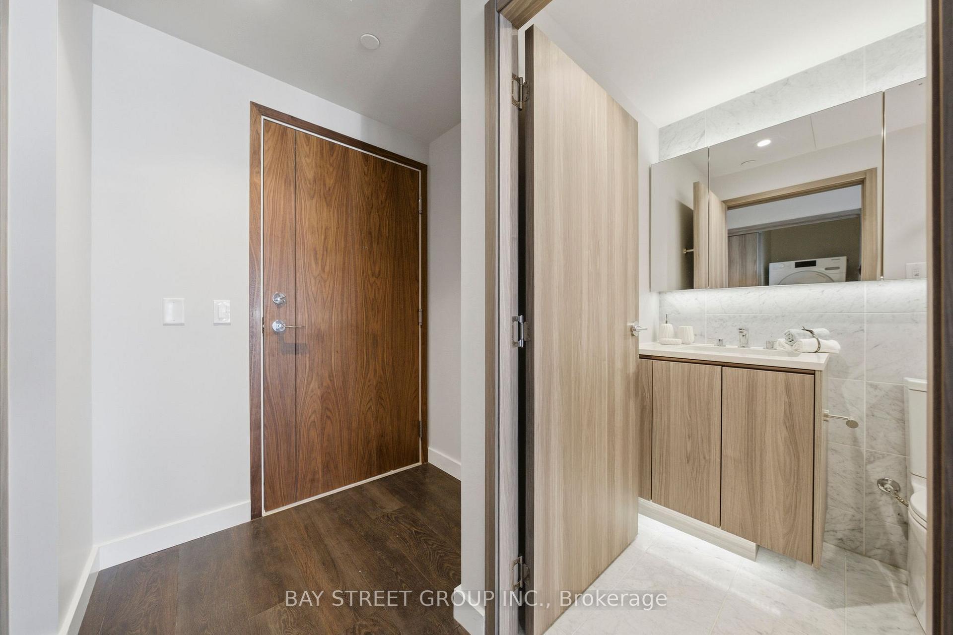 Photo 8 of Unit 911, 85 McMahon Drive, North York, Bayview Village — HOMEH