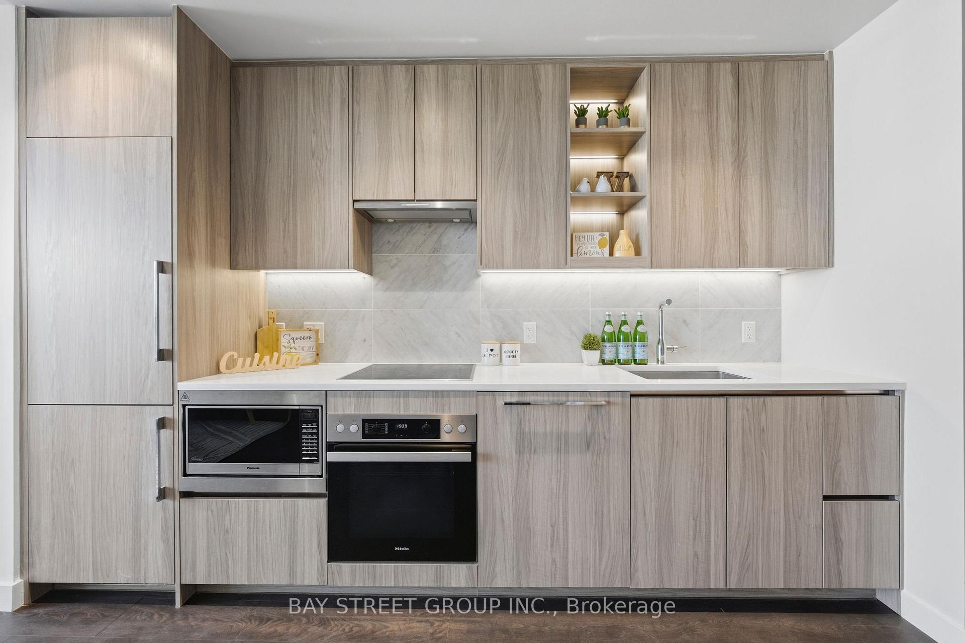 Photo 14 of Unit 911, 85 McMahon Drive, North York, Bayview Village — HOMEH