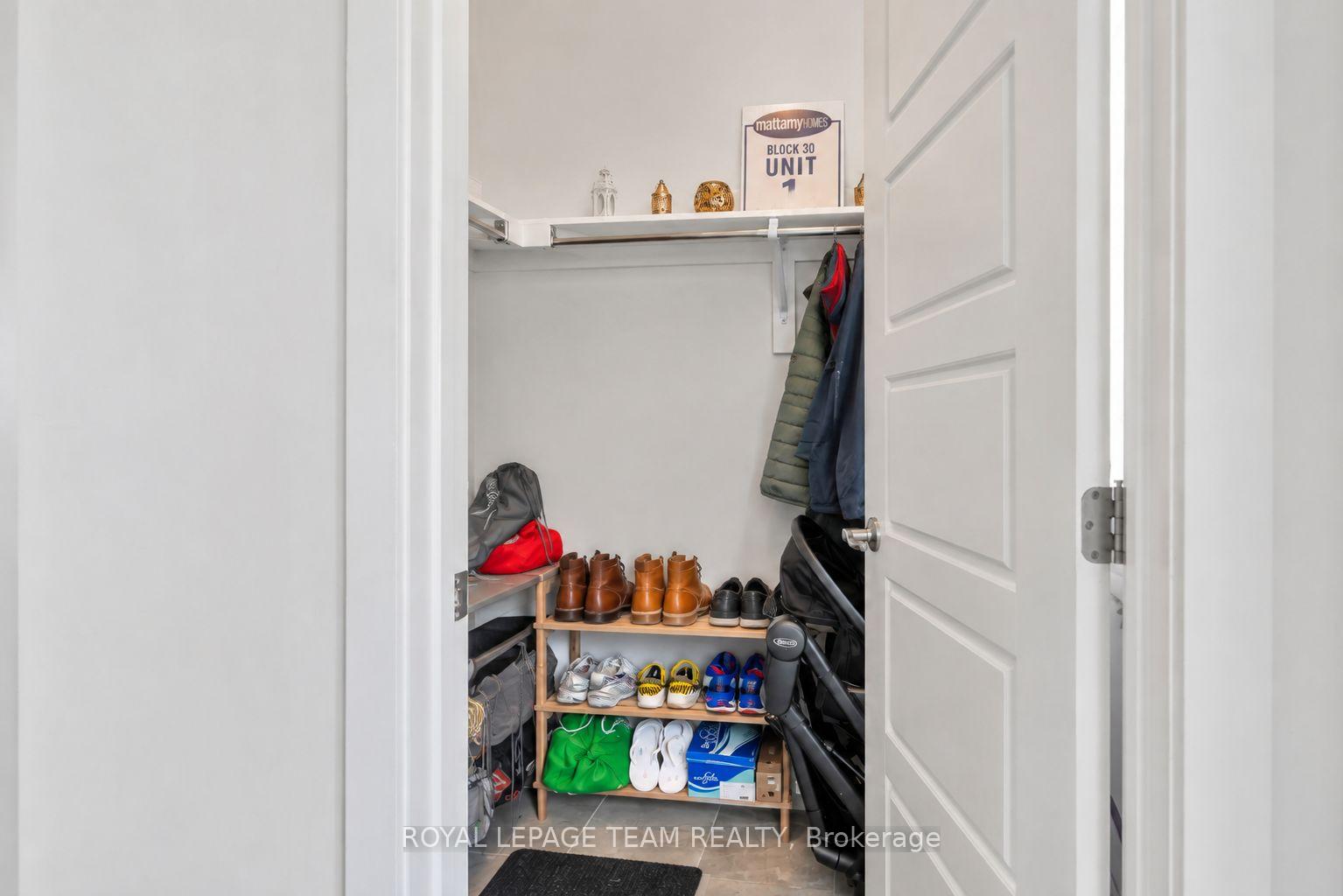 Photo 3 of 2501 Watercolours Way, Ottawa, Barrhaven - Half Moon Bay — HOMEH