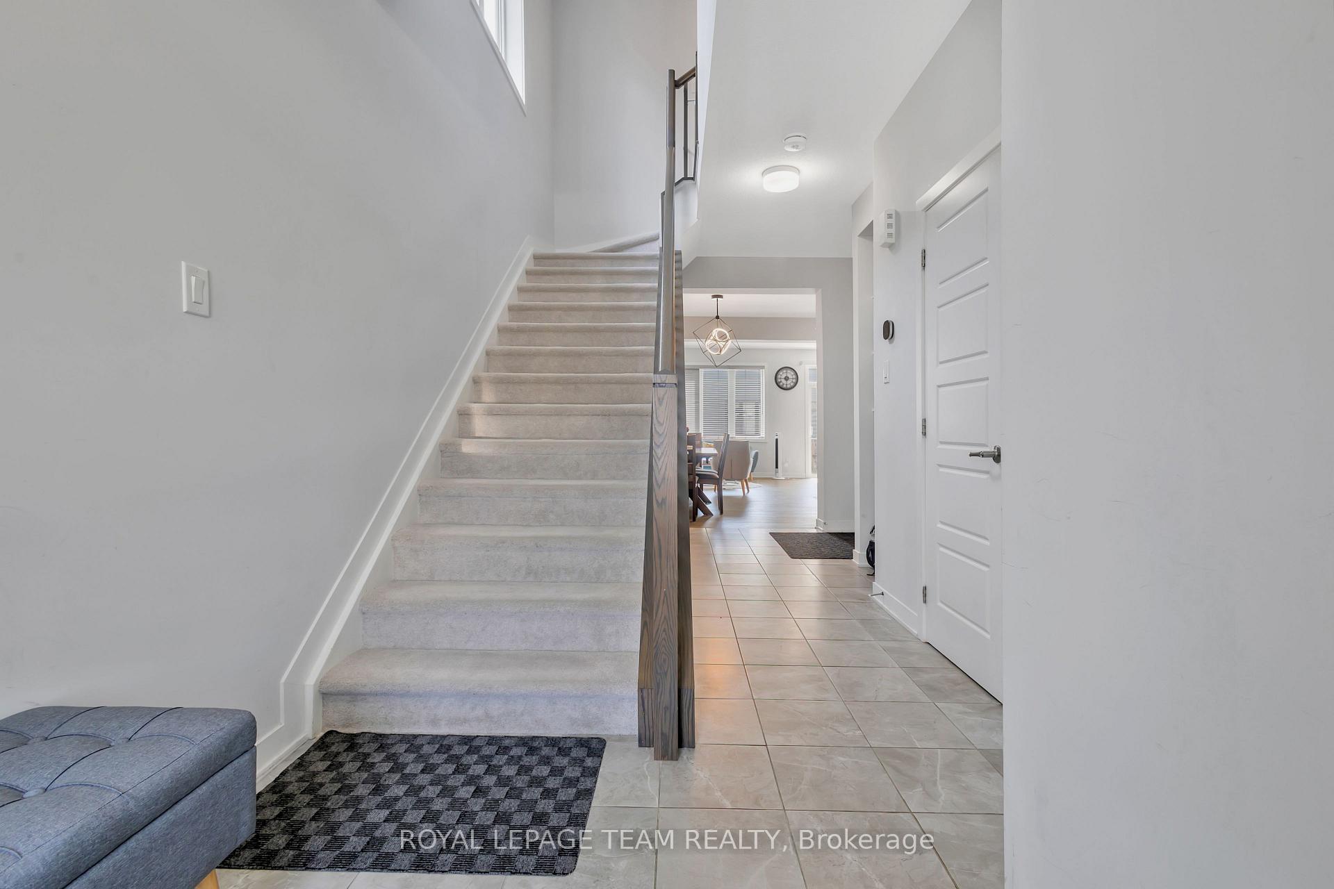 Photo 5 of 2501 Watercolours Way, Ottawa, Barrhaven - Half Moon Bay — HOMEH