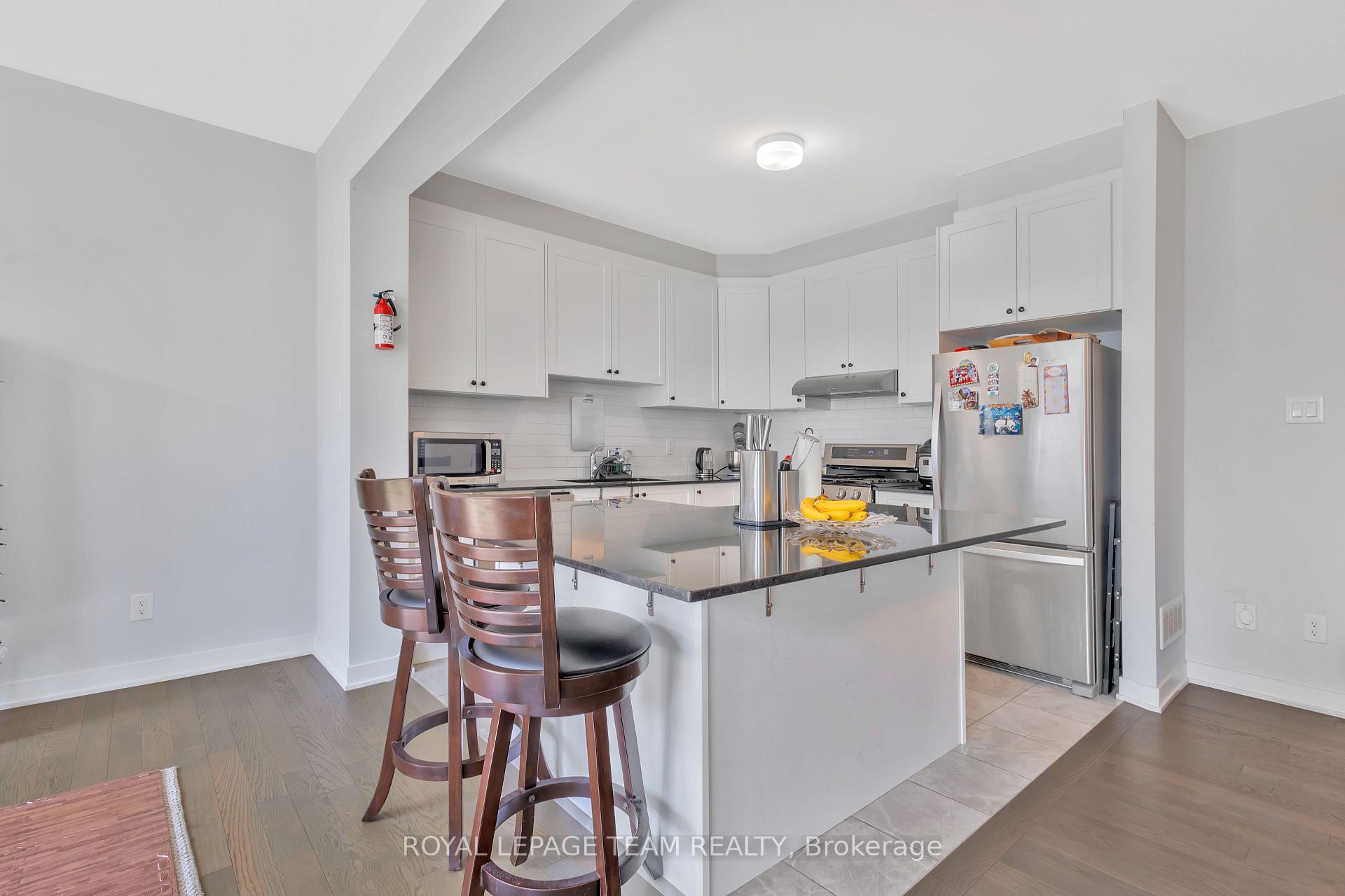 Photo 8 of 2501 Watercolours Way, Ottawa, Barrhaven - Half Moon Bay — HOMEH