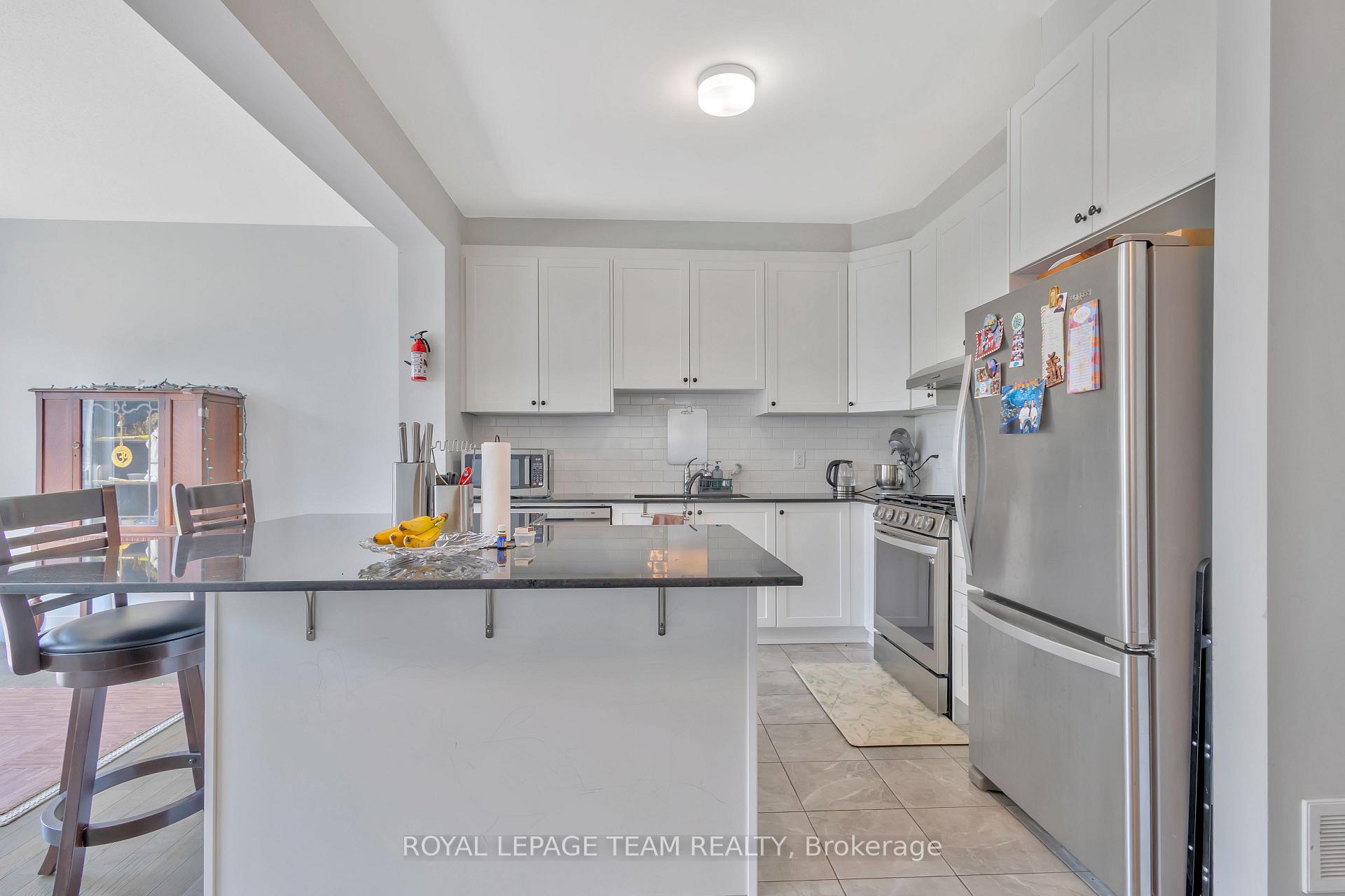 Photo 9 of 2501 Watercolours Way, Ottawa, Barrhaven - Half Moon Bay — HOMEH