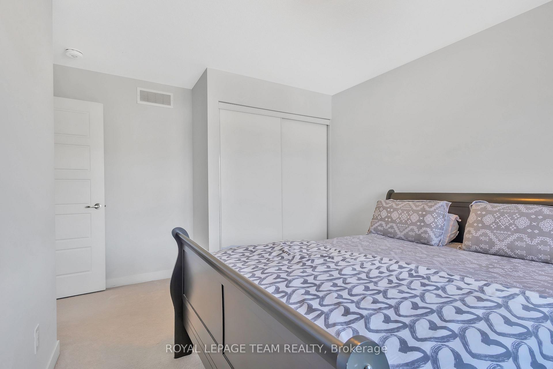 Photo 18 of 2501 Watercolours Way, Ottawa, Barrhaven - Half Moon Bay — HOMEH