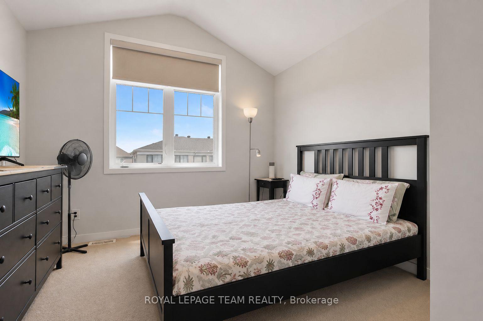 Photo 19 of 2501 Watercolours Way, Ottawa, Barrhaven - Half Moon Bay — HOMEH