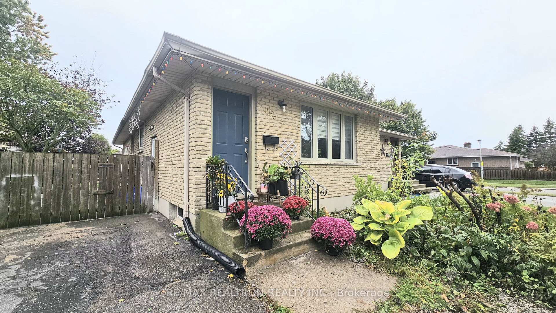 Photo 1 of 359 Hudson Drive, London, East A — HOMEH