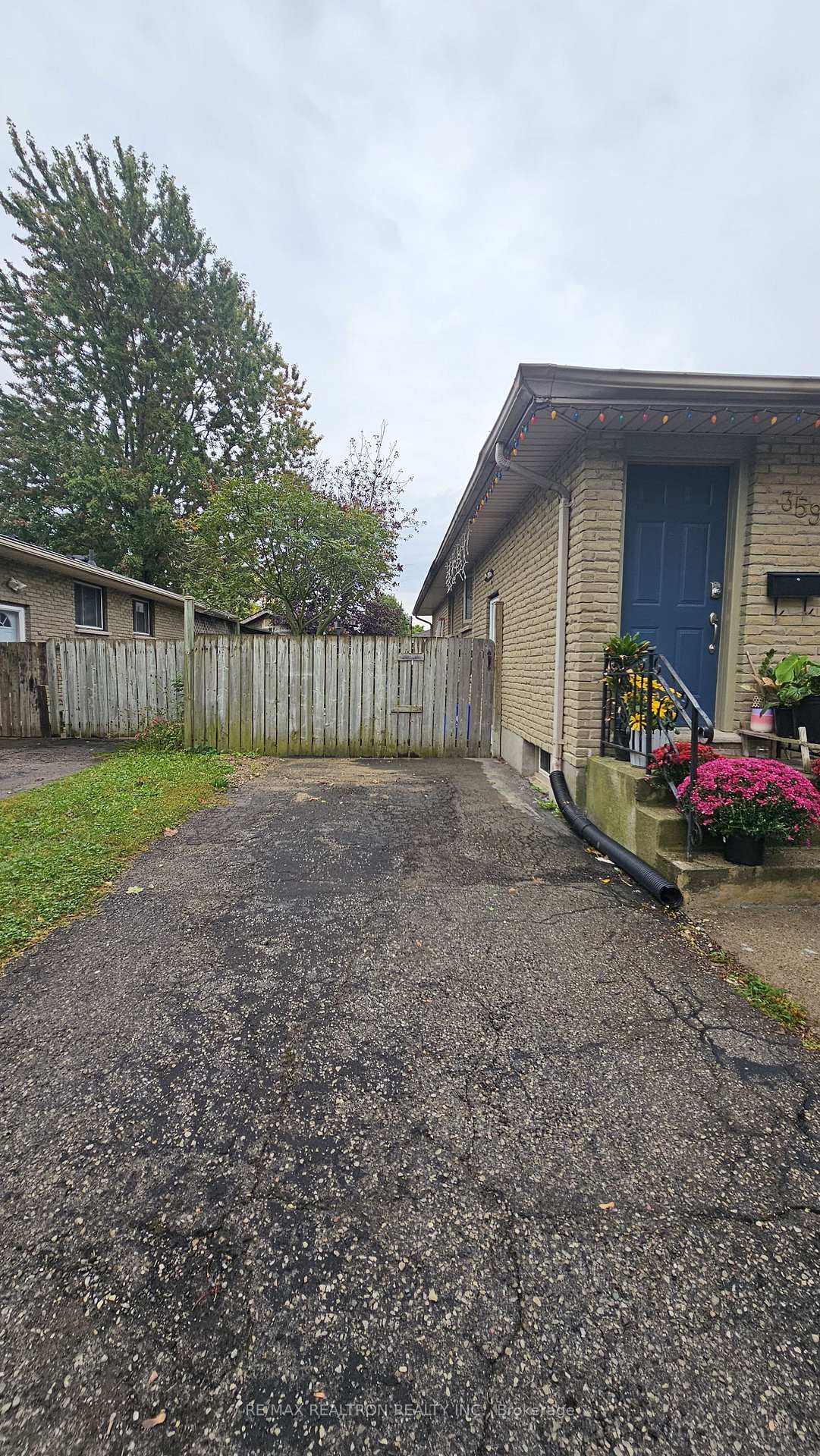 Photo 2 of 359 Hudson Drive, London, East A — HOMEH