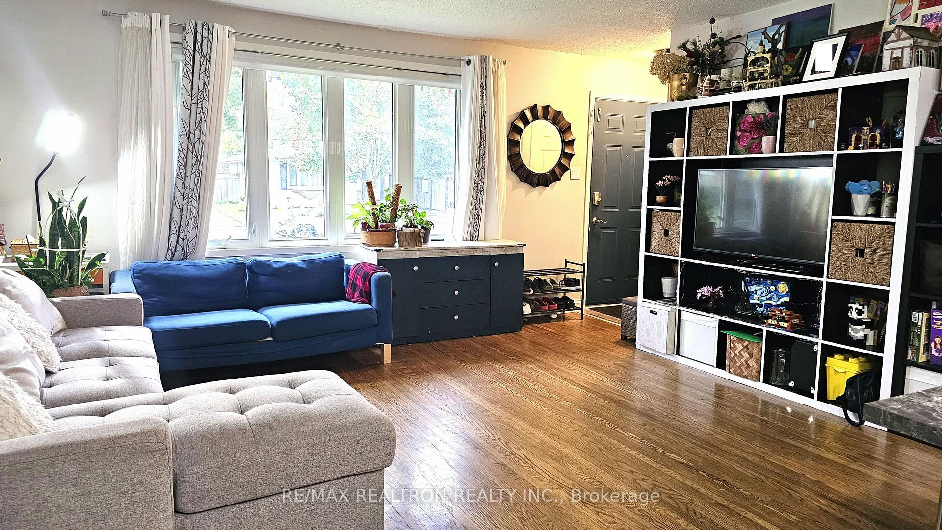 Photo 5 of 359 Hudson Drive, London, East A — HOMEH