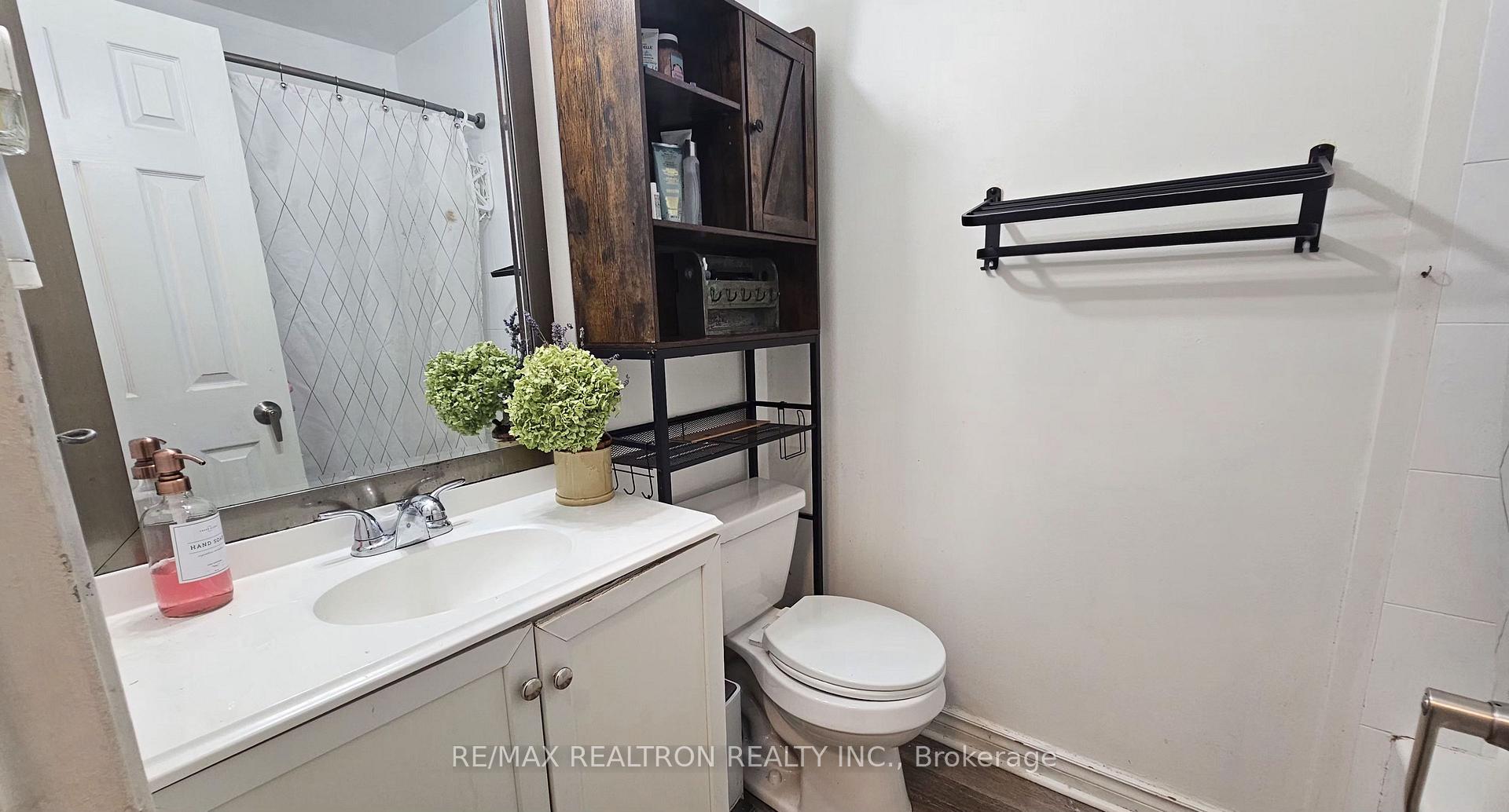 Photo 9 of 359 Hudson Drive, London, East A — HOMEH