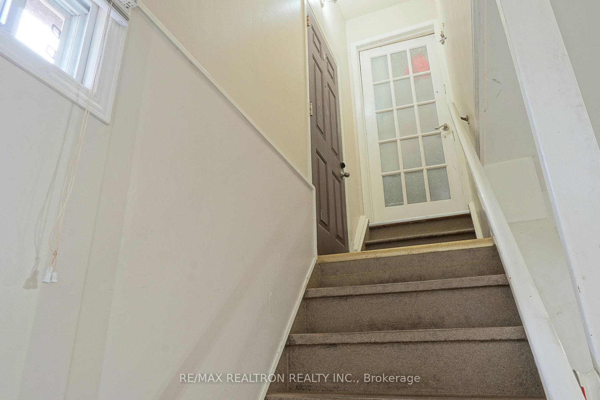 Photo 13 of 359 Hudson Drive, London, East A — HOMEH