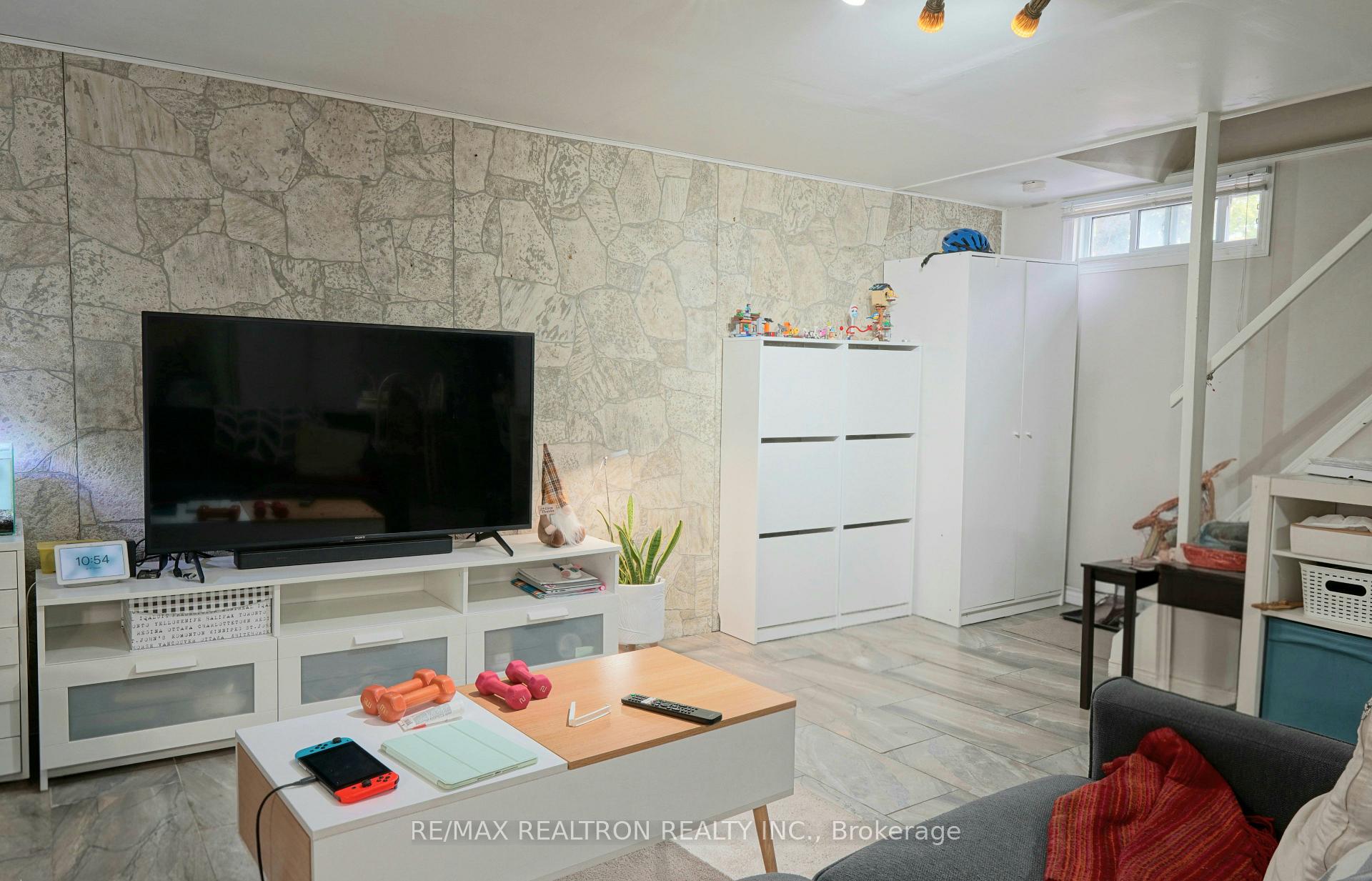 Photo 15 of 359 Hudson Drive, London, East A — HOMEH
