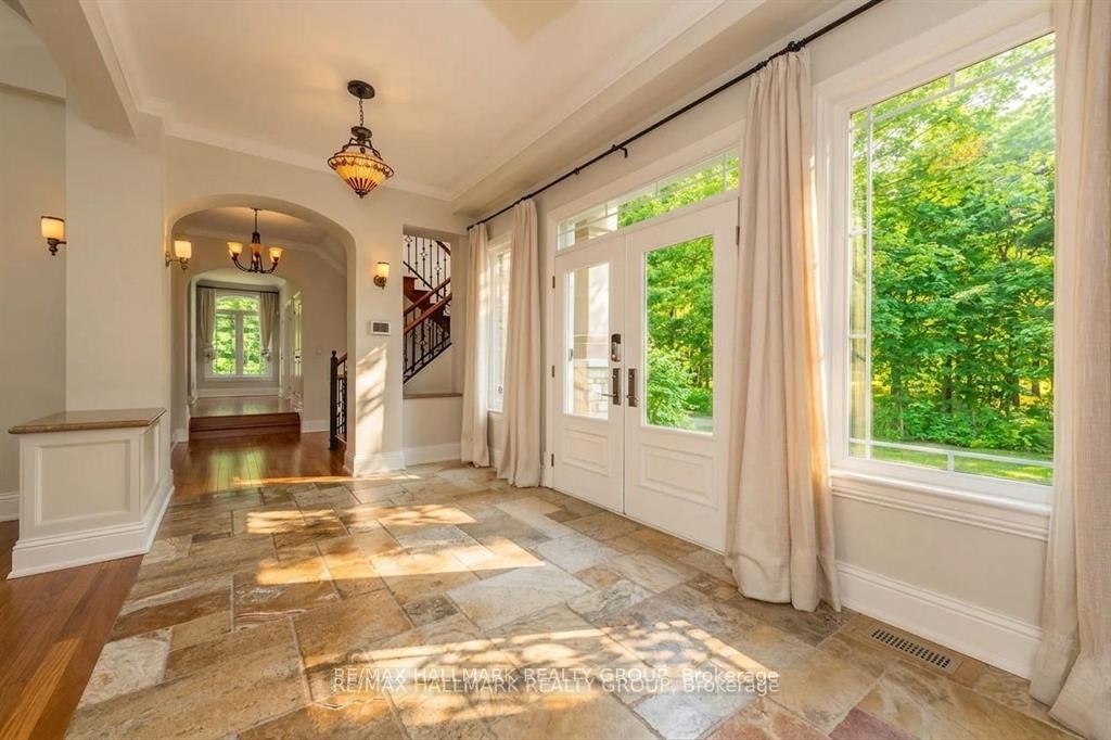 Photo 4 of 5800 Queenscourt Crescent, Ottawa, Manotick East to Manotick Station — HOMEH