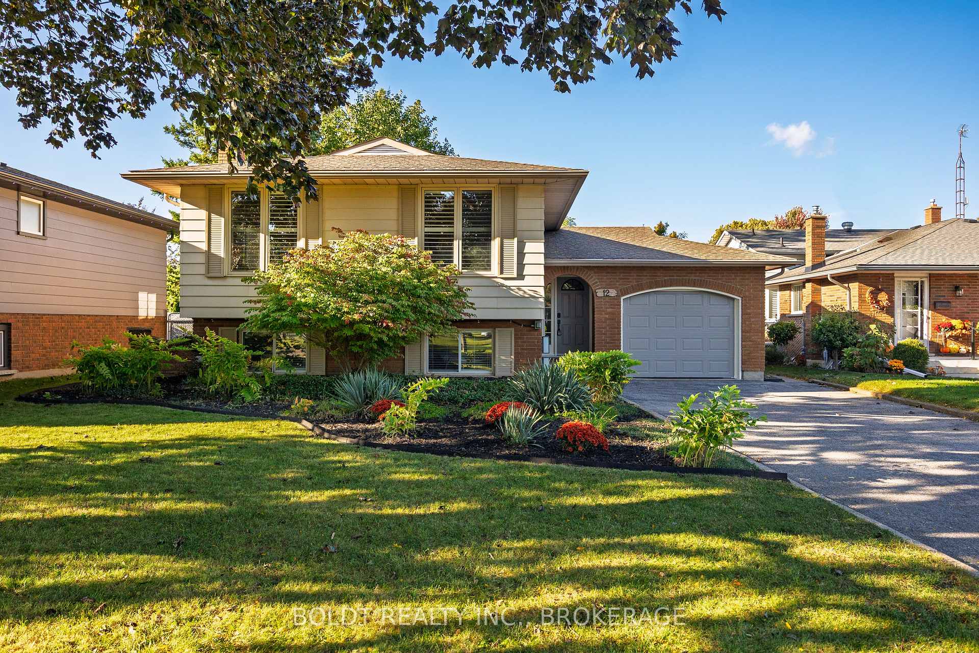 Photo of 12 Bayshore Crescent