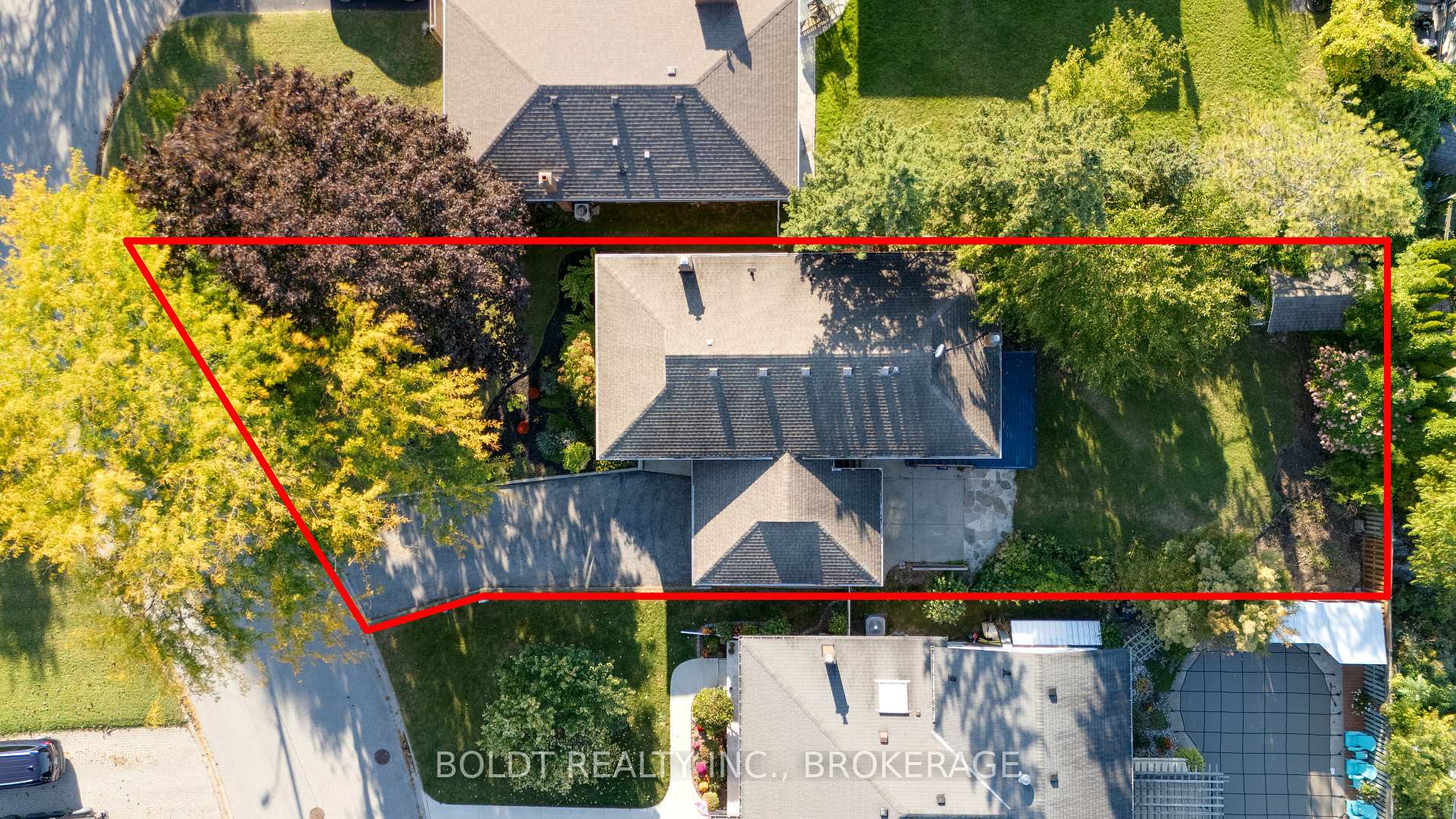 Photo 3 of 12 Bayshore Crescent, St. Catharines, Lakeshore — HOMEH