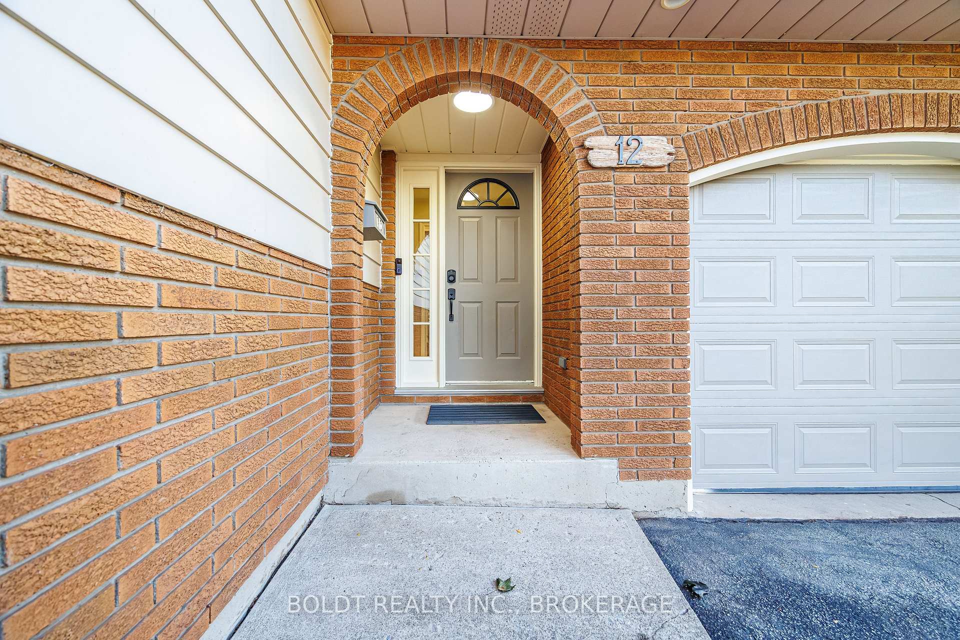 Photo 7 of 12 Bayshore Crescent, St. Catharines, Lakeshore — HOMEH