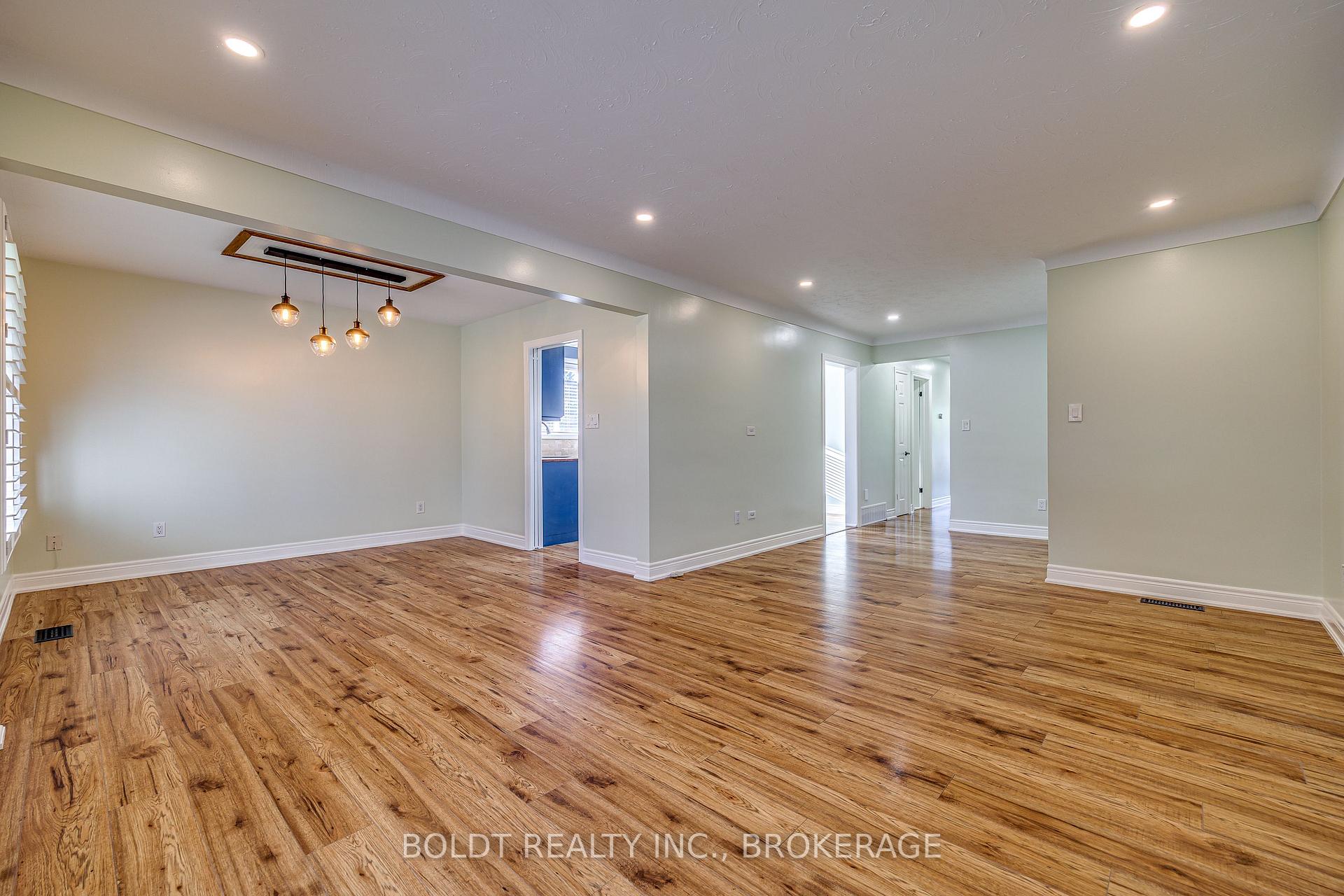 Photo 10 of 12 Bayshore Crescent, St. Catharines, Lakeshore — HOMEH