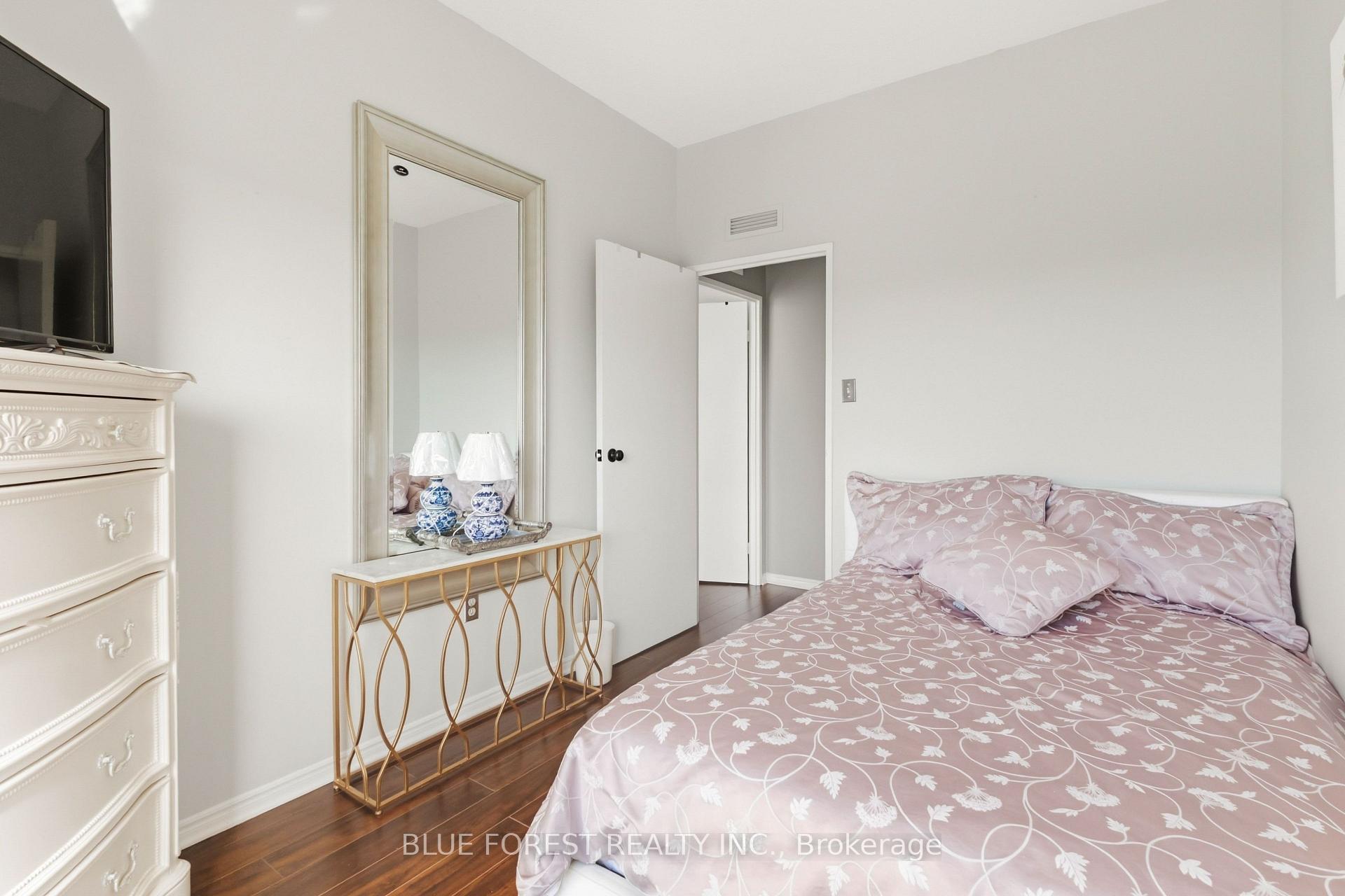 Photo 17 of Unit 715, 521 Riverside Drive, London, North P — HOMEH
