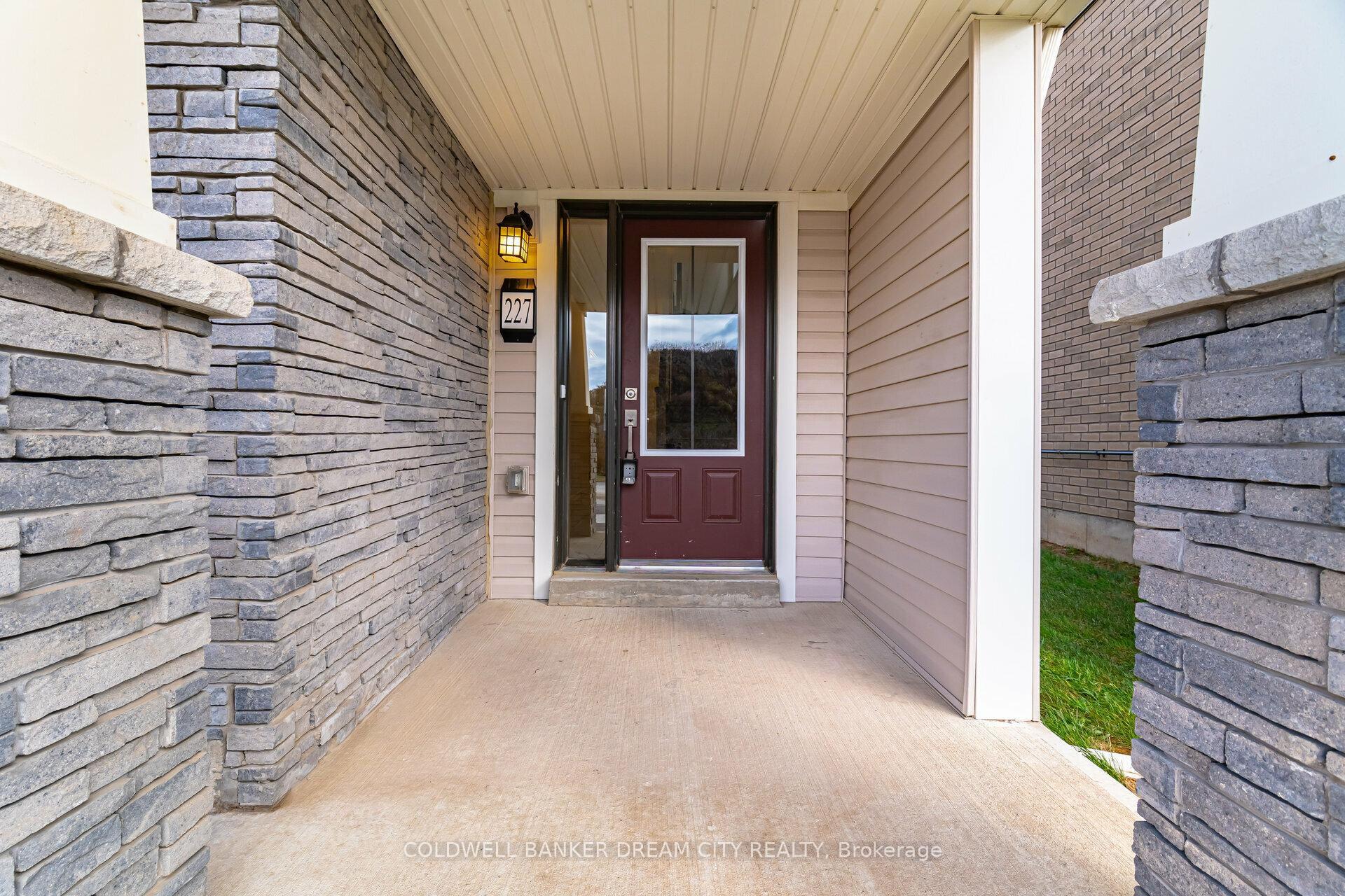 Photo 2 of 227 Gillespie Drive, Brantford, Empire South — HOMEH