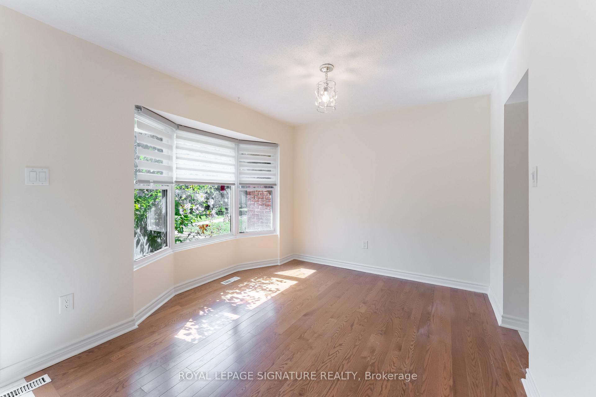 Photo 2 of Unit 40, 2825 Gananoque Drive, Mississauga, Meadowvale — HOMEH