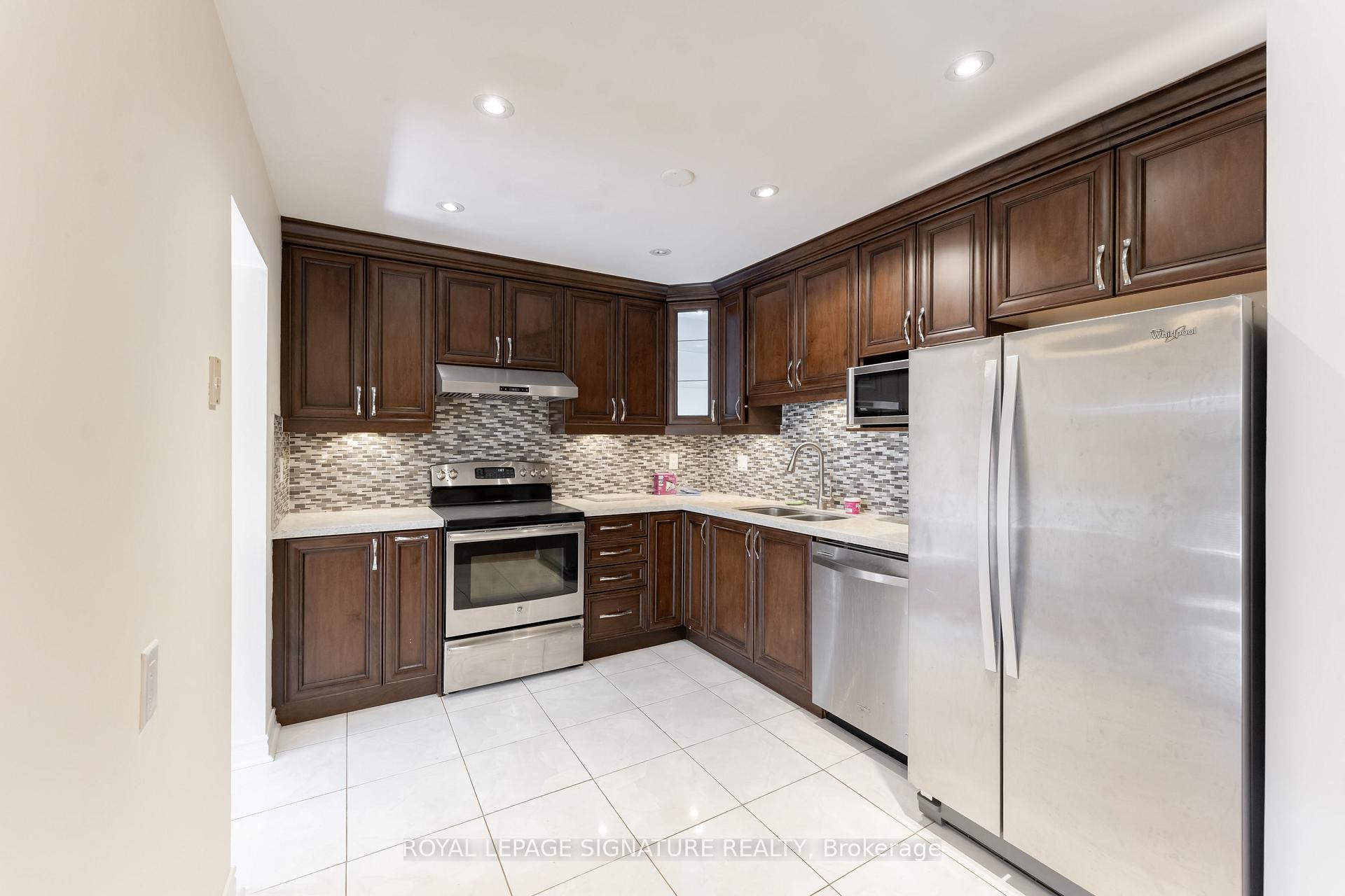 Photo 3 of Unit 40, 2825 Gananoque Drive, Mississauga, Meadowvale — HOMEH
