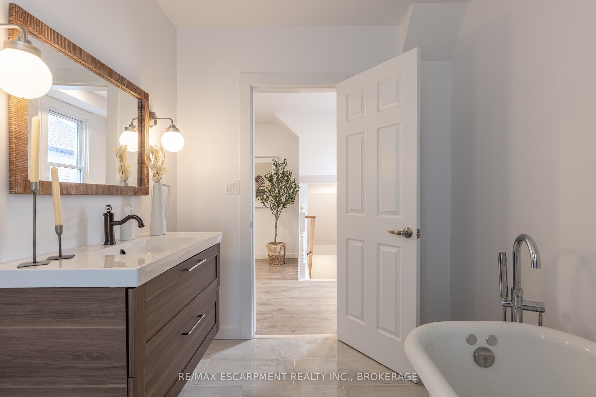Photo 12 of 50 Fifth Street, Welland, Lincoln/Crowland — HOMEH