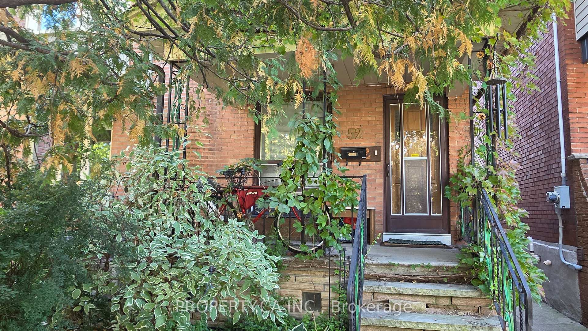 Photo of 52 Earslcourt Avenue