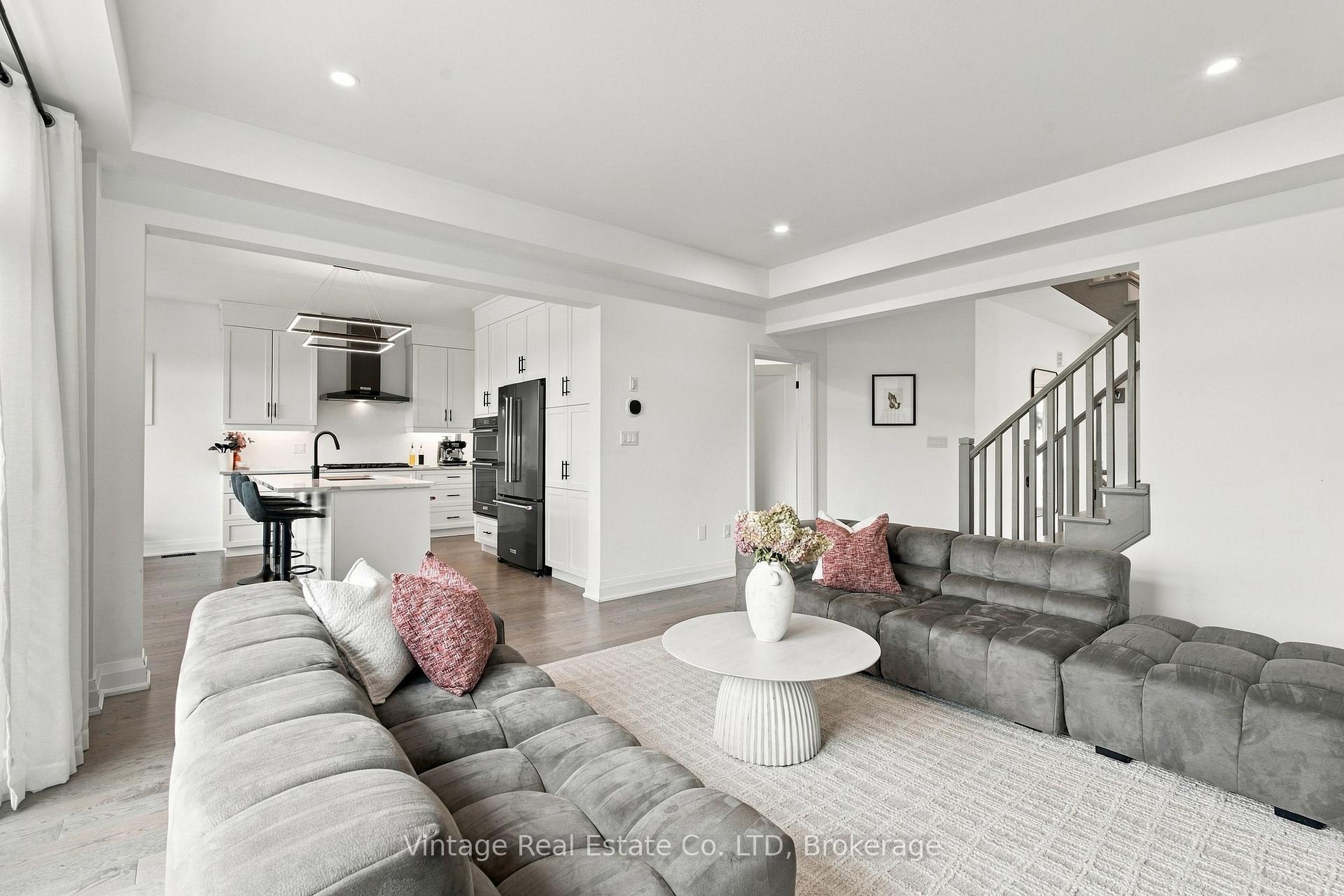 Photo 3 of 136 Susan Drive, Pelham, Fonthill — HOMEH