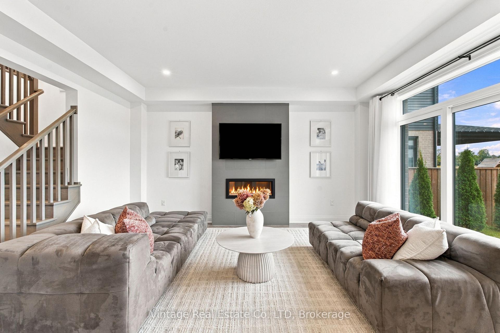 Photo 5 of 136 Susan Drive, Pelham, Fonthill — HOMEH