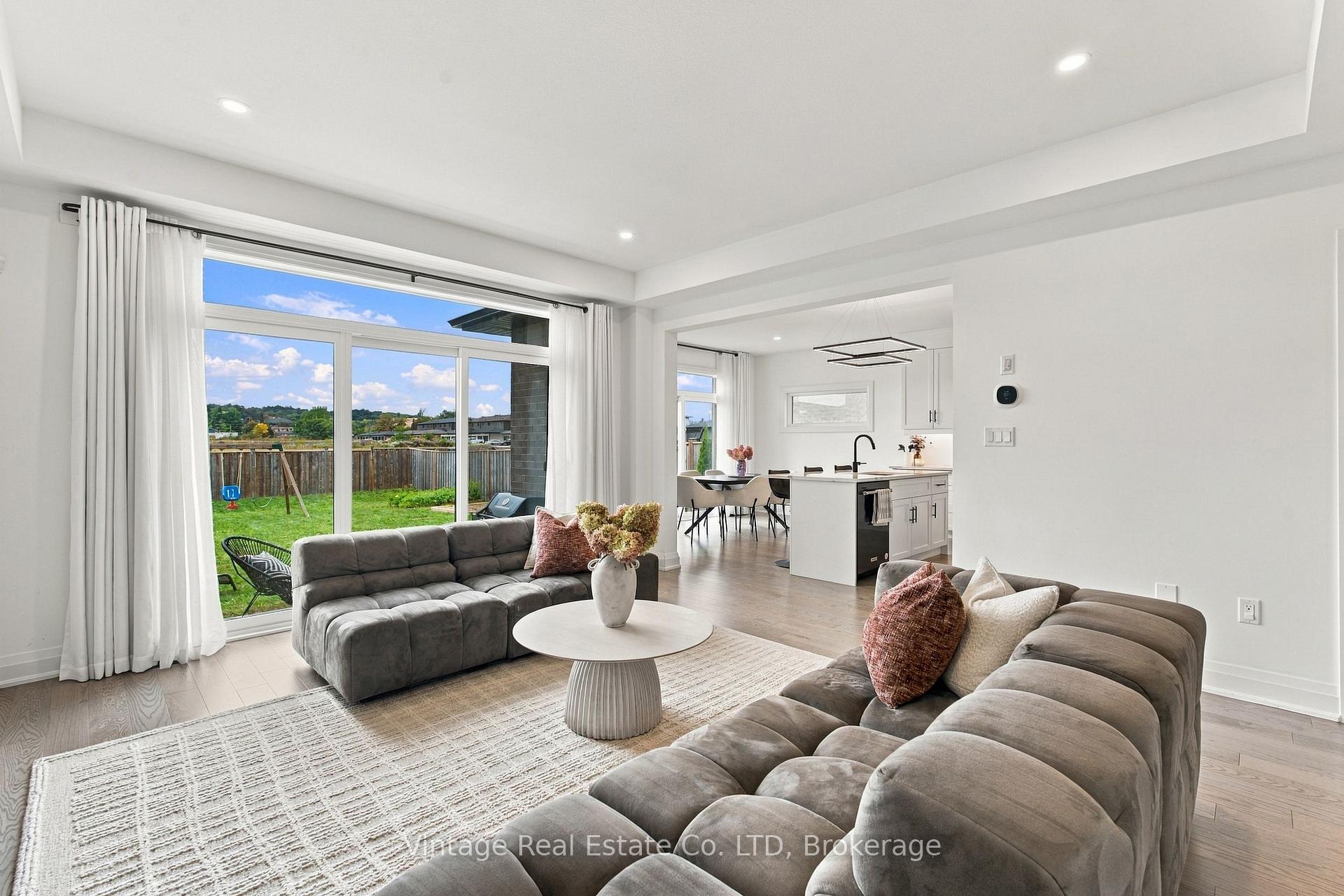 Photo 7 of 136 Susan Drive, Pelham, Fonthill — HOMEH