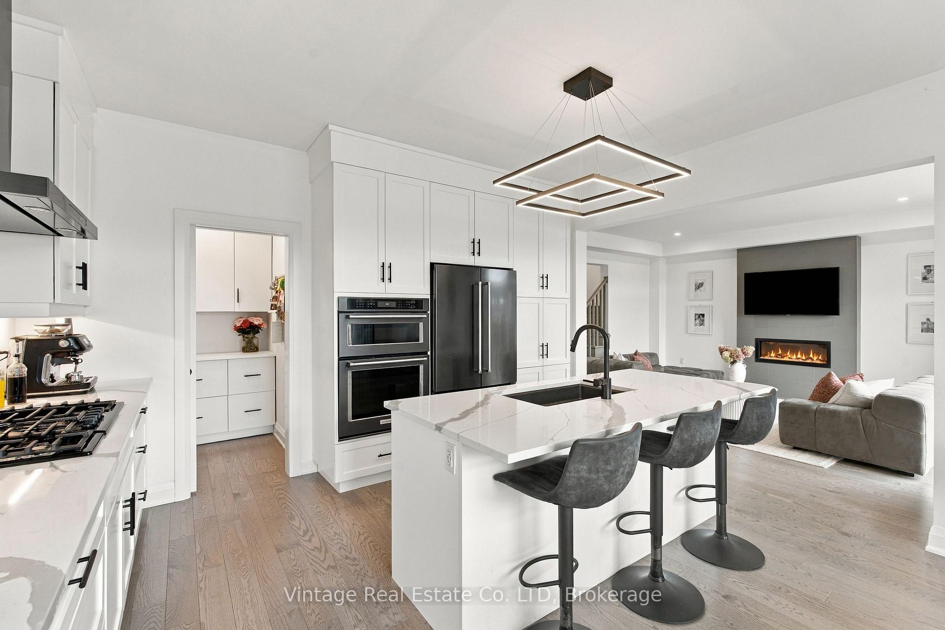 Photo 10 of 136 Susan Drive, Pelham, Fonthill — HOMEH
