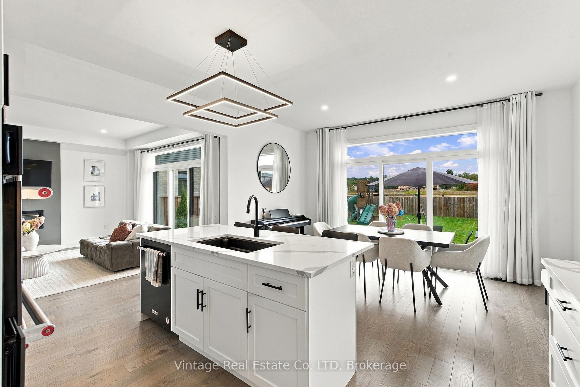 Photo 12 of 136 Susan Drive, Pelham, Fonthill — HOMEH