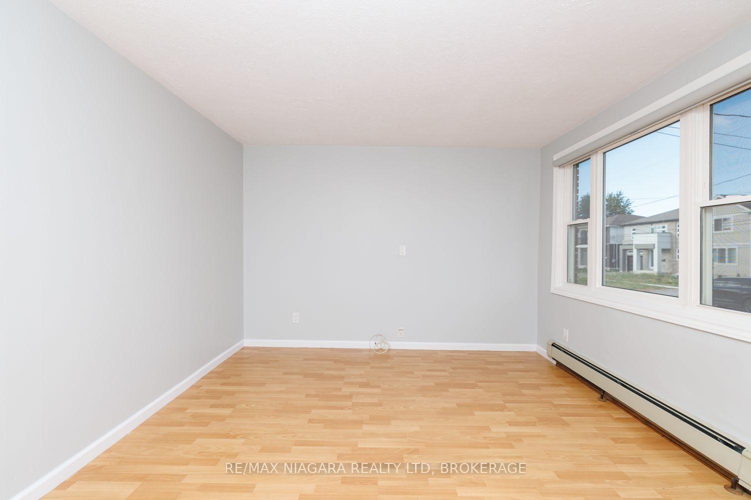 Photo 5 of 210 Taylor Street, Thorold, Allanburg/Thorold South — HOMEH