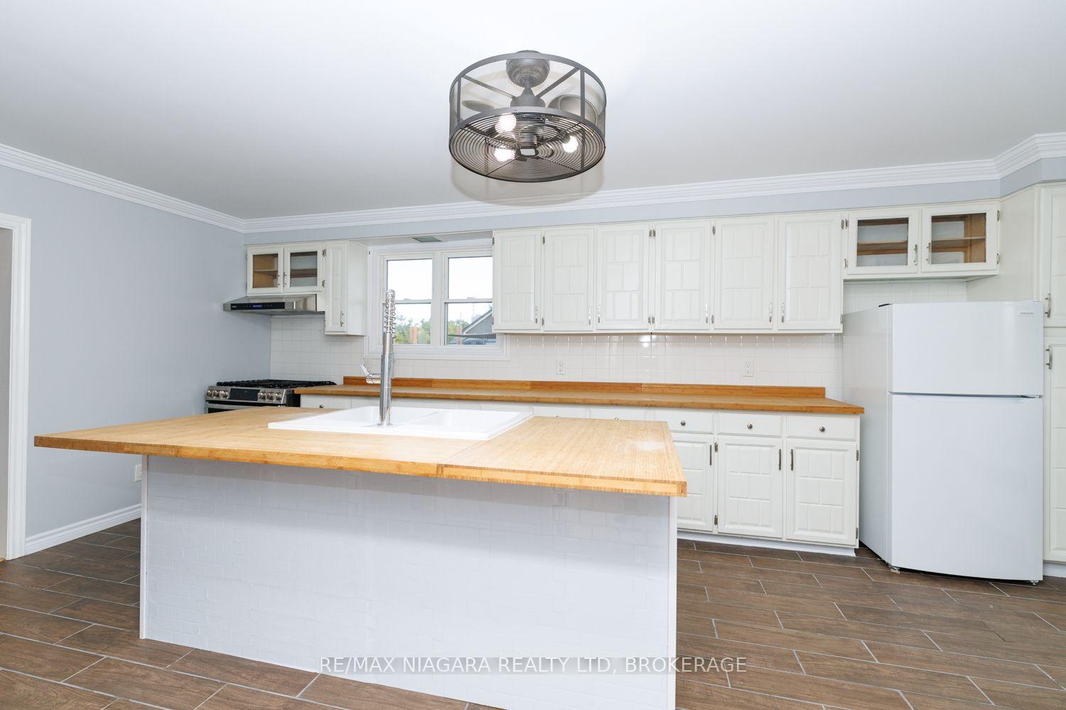 Photo 12 of 210 Taylor Street, Thorold, Allanburg/Thorold South — HOMEH