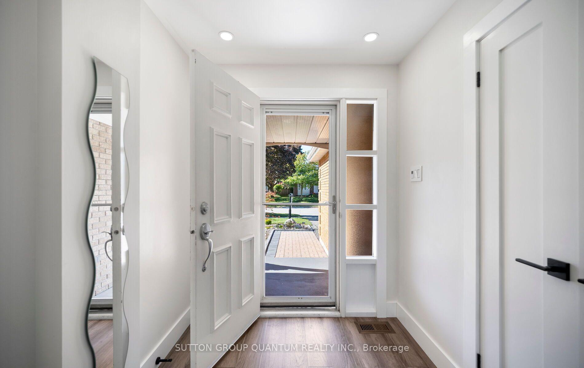 Photo 3 of 4071 Wheelwright Crescent, Mississauga, Erin Mills — HOMEH
