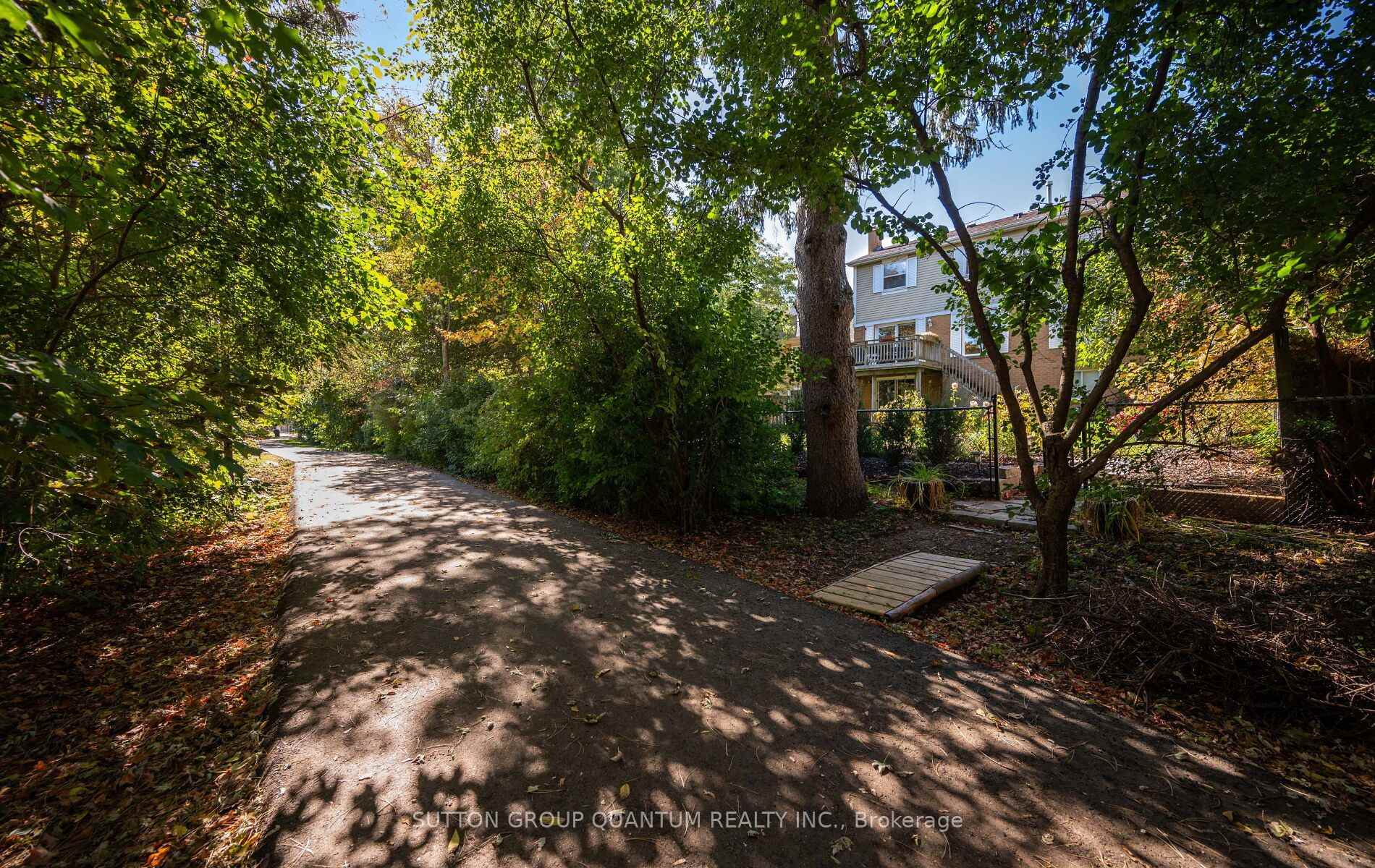 Photo 33 of 4071 Wheelwright Crescent, Mississauga, Erin Mills — HOMEH