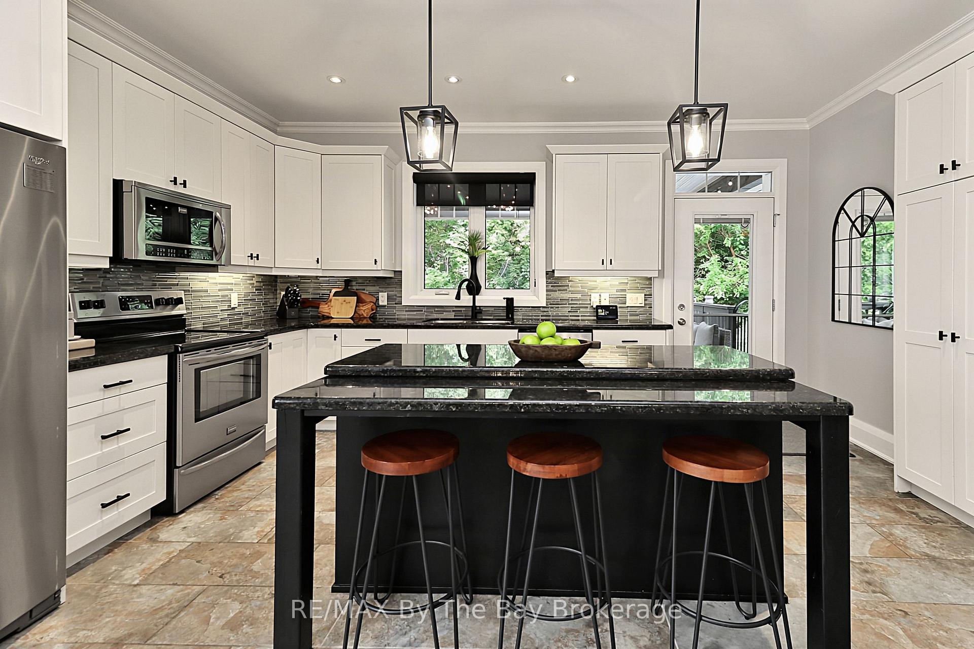 Photo 15 of 320 Birch Street, Collingwood — HOMEH