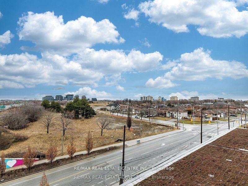 Photo 3 of Unit 605, 120 Varna Drive, Toronto, Englemount-Lawrence — HOMEH