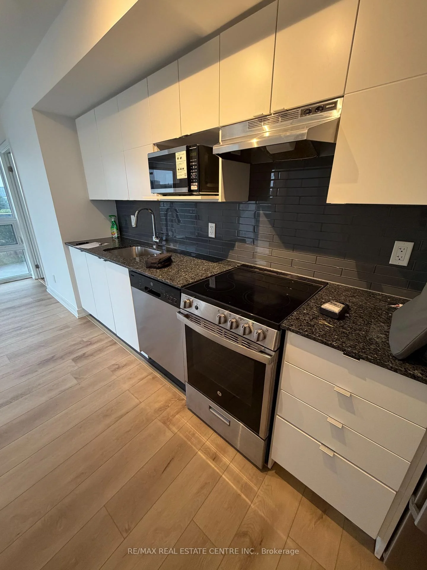 Photo 8 of Unit 605, 120 Varna Drive, Toronto, Englemount-Lawrence — HOMEH