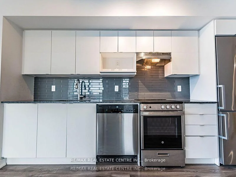 Photo 10 of Unit 605, 120 Varna Drive, Toronto, Englemount-Lawrence — HOMEH
