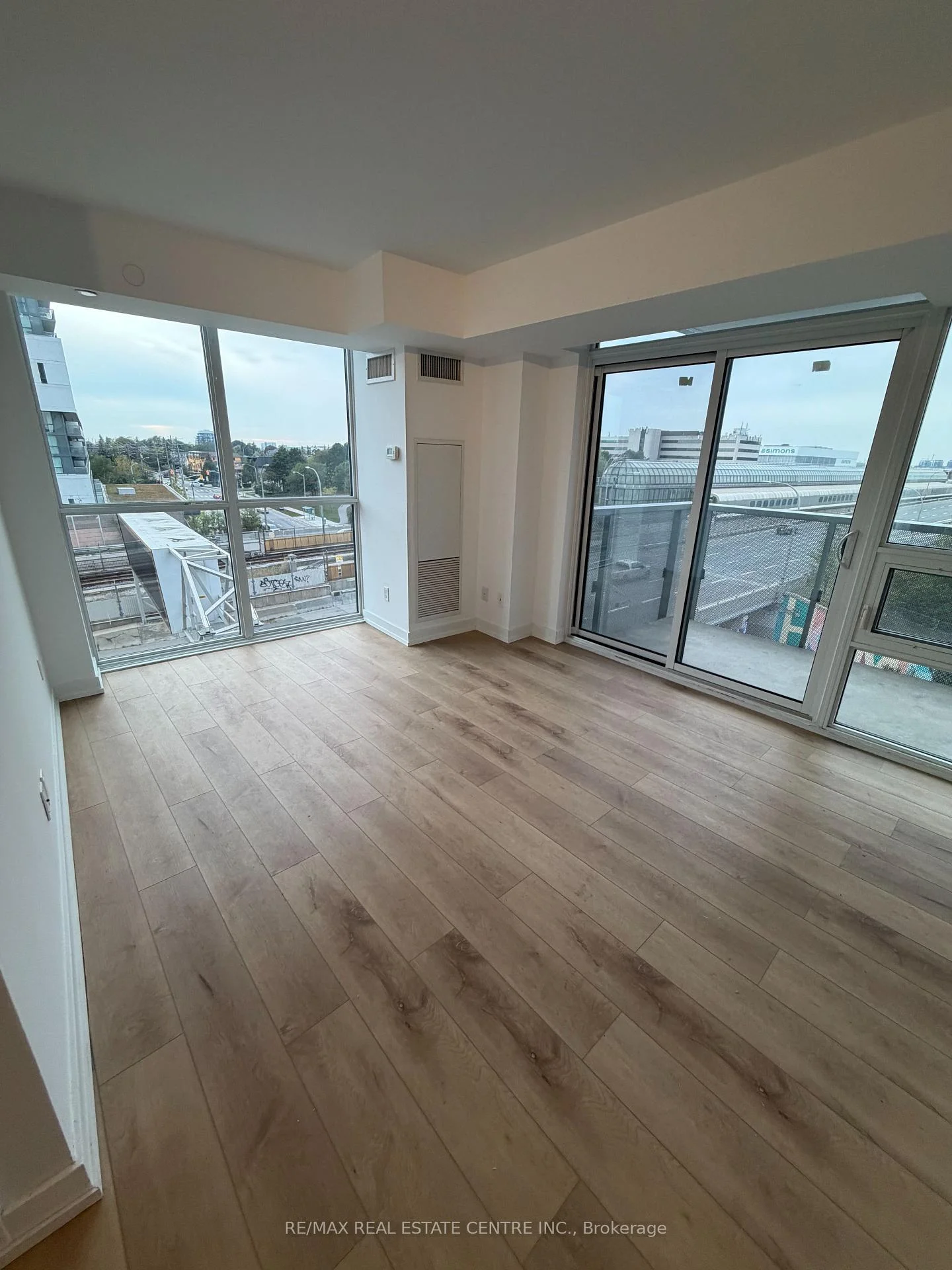 Photo 12 of Unit 605, 120 Varna Drive, Toronto, Englemount-Lawrence — HOMEH