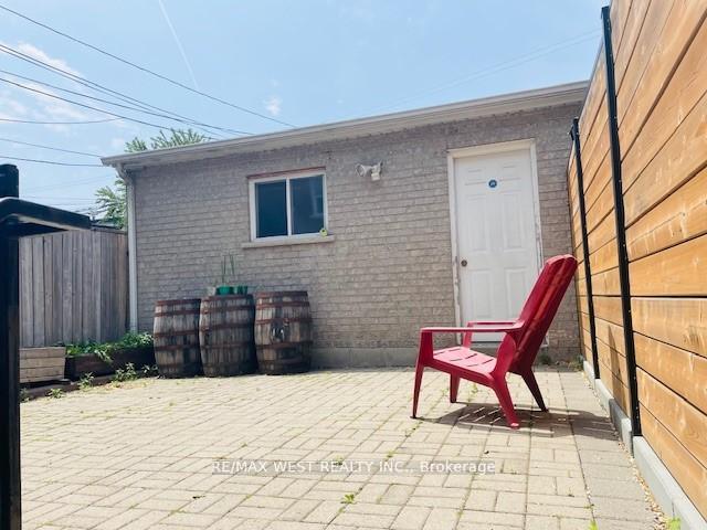 Photo 15 of 94A Mulock Avenue, Toronto, Junction Area — HOMEH