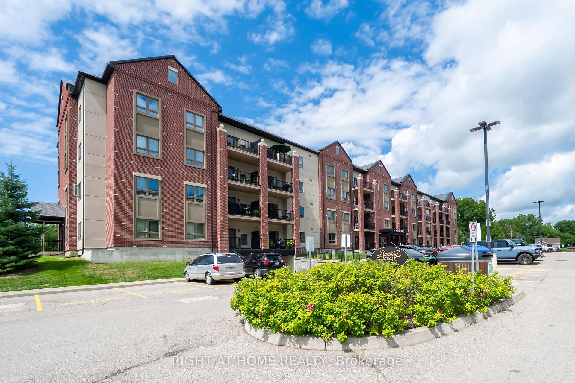 Photo of Unit 304, 157 Wellington Street E