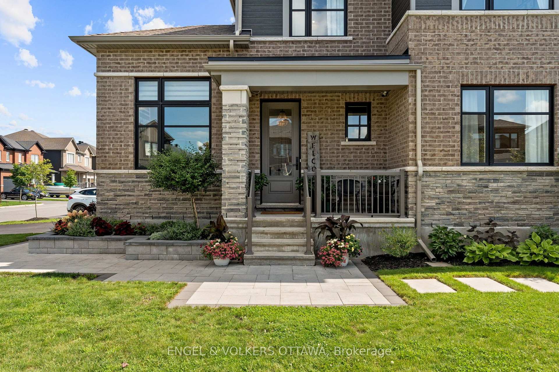 Photo 4 of 720 Coast Circle, Ottawa, Mahogany Community — HOMEH