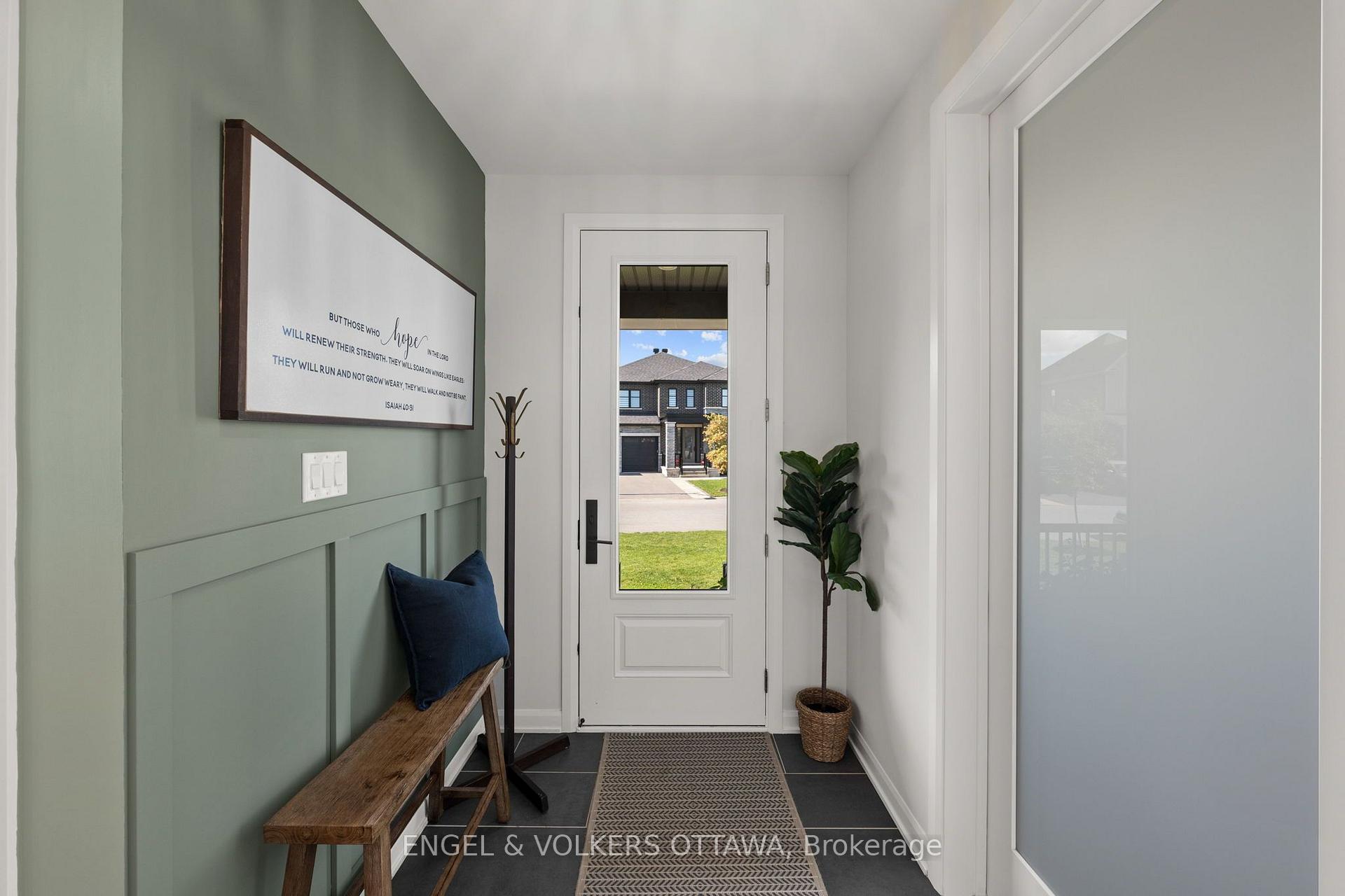 Photo 5 of 720 Coast Circle, Ottawa, Mahogany Community — HOMEH