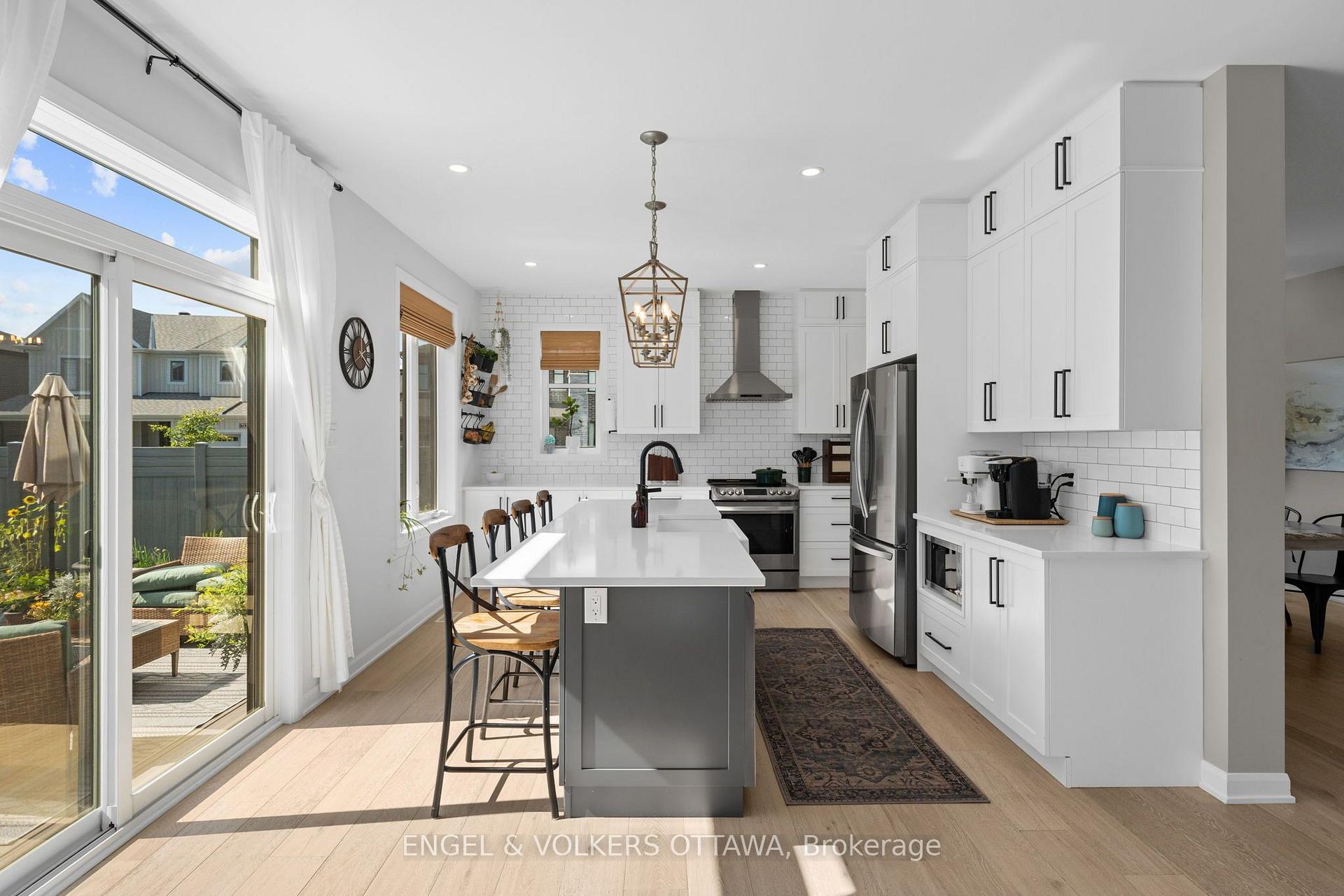 Photo 10 of 720 Coast Circle, Ottawa, Mahogany Community — HOMEH