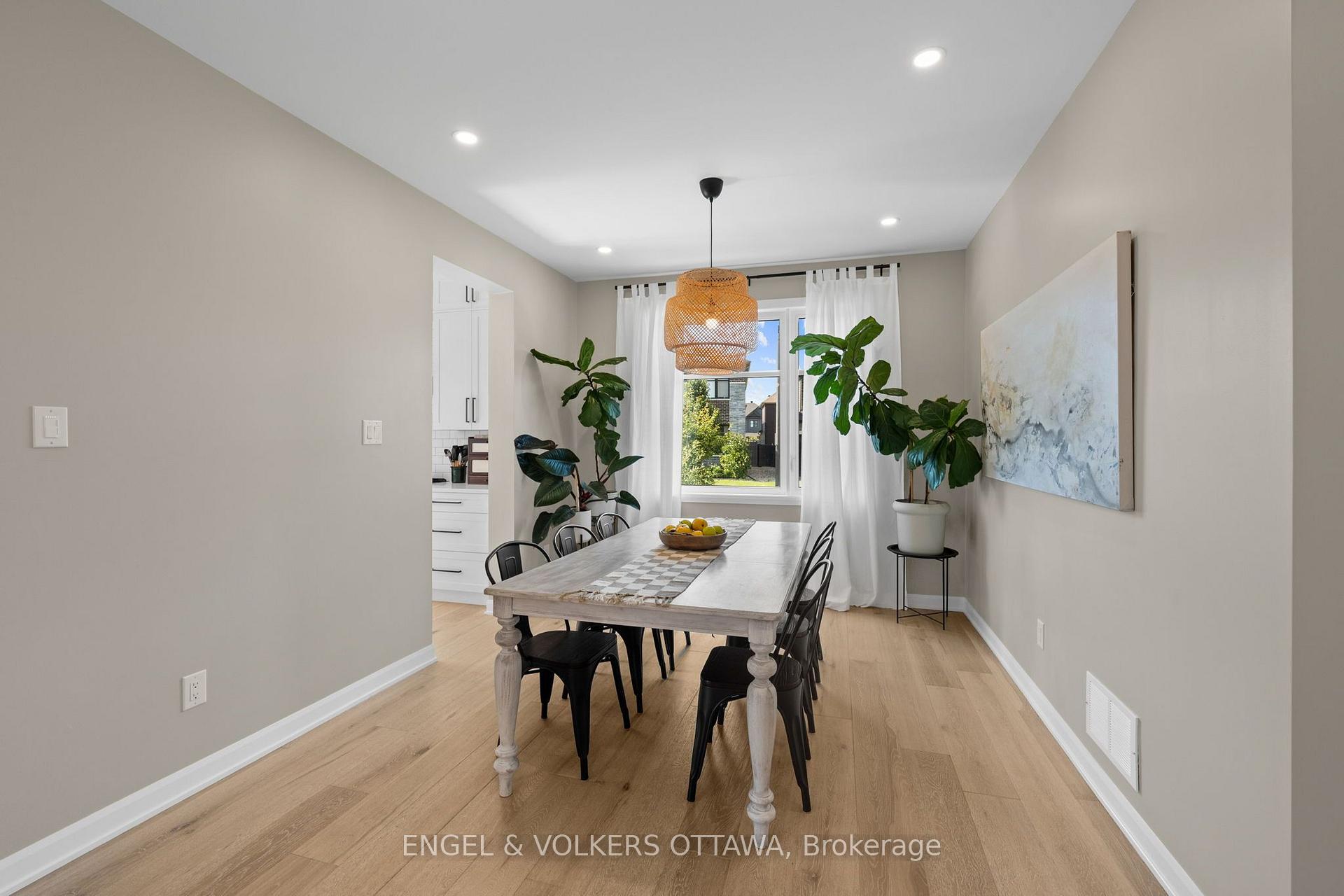 Photo 15 of 720 Coast Circle, Ottawa, Mahogany Community — HOMEH