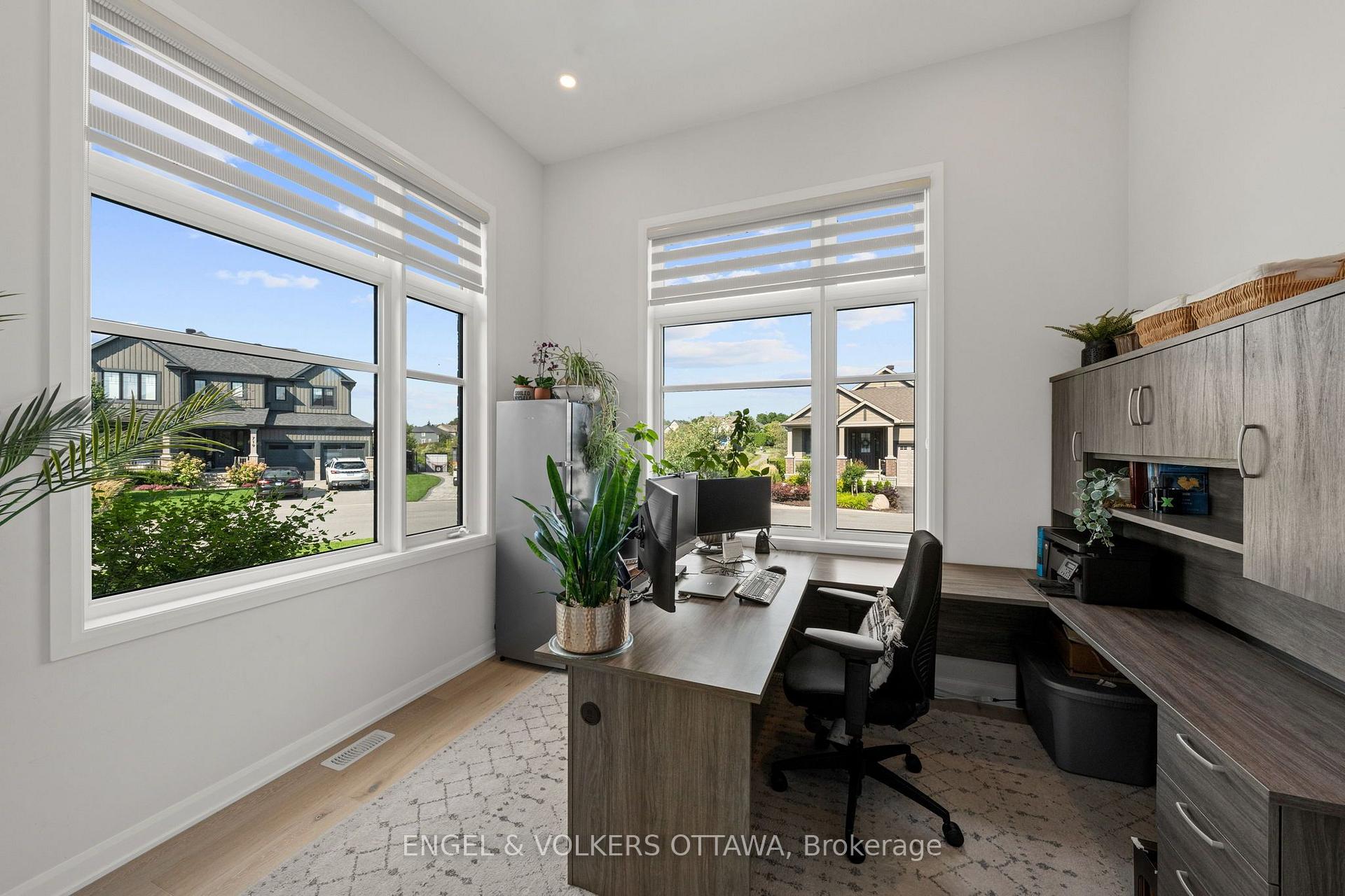 Photo 16 of 720 Coast Circle, Ottawa, Mahogany Community — HOMEH