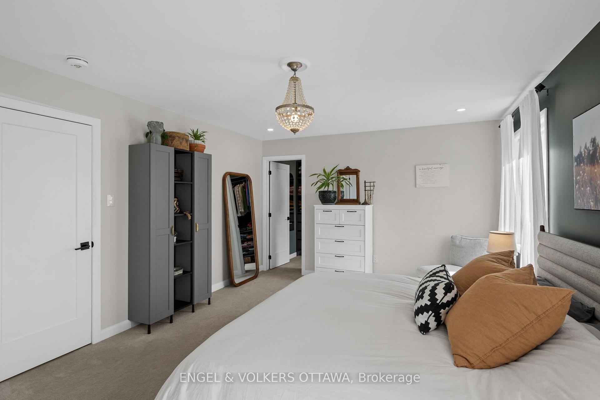Photo 24 of 720 Coast Circle, Ottawa, Mahogany Community — HOMEH