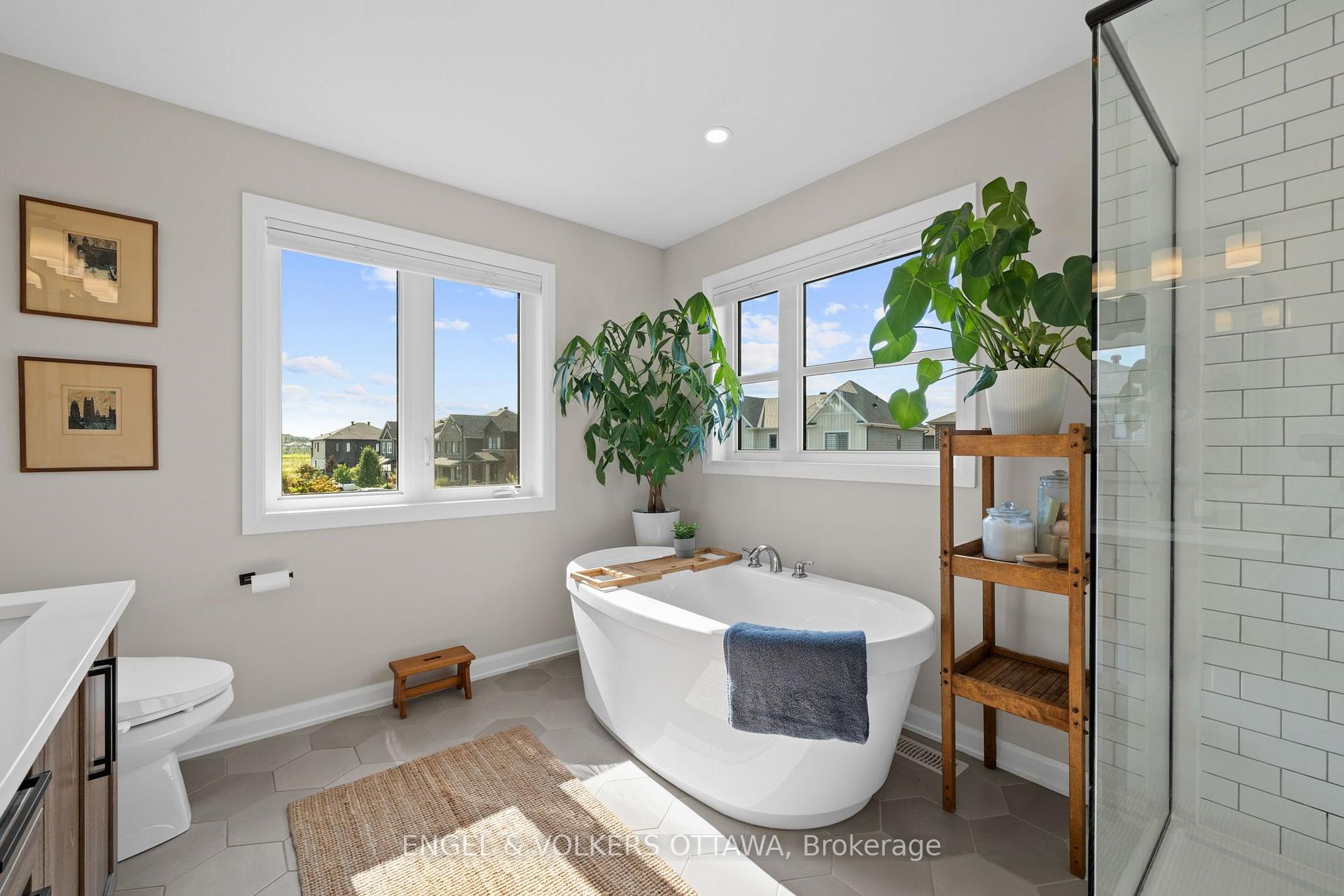 Photo 27 of 720 Coast Circle, Ottawa, Mahogany Community — HOMEH
