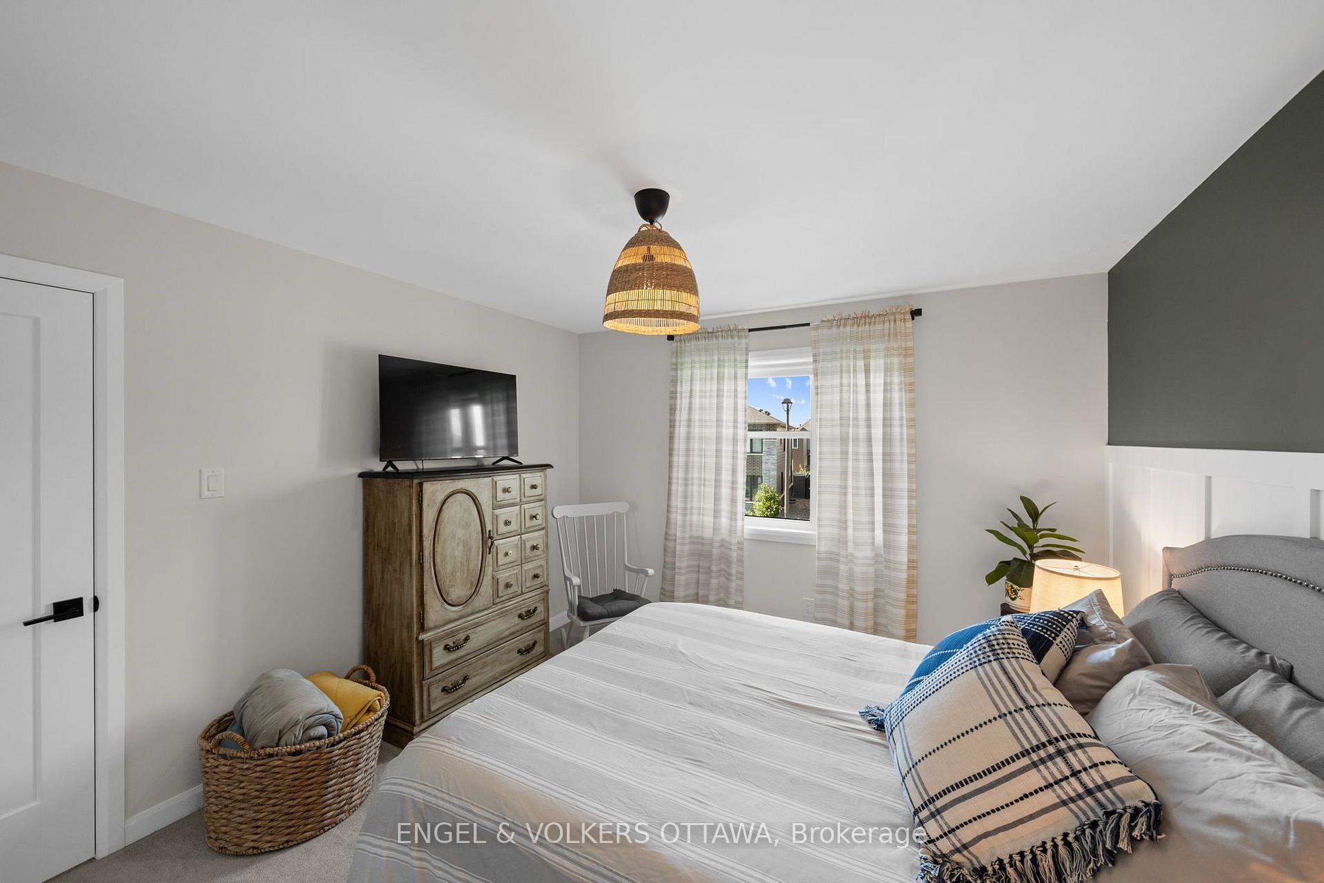 Photo 33 of 720 Coast Circle, Ottawa, Mahogany Community — HOMEH